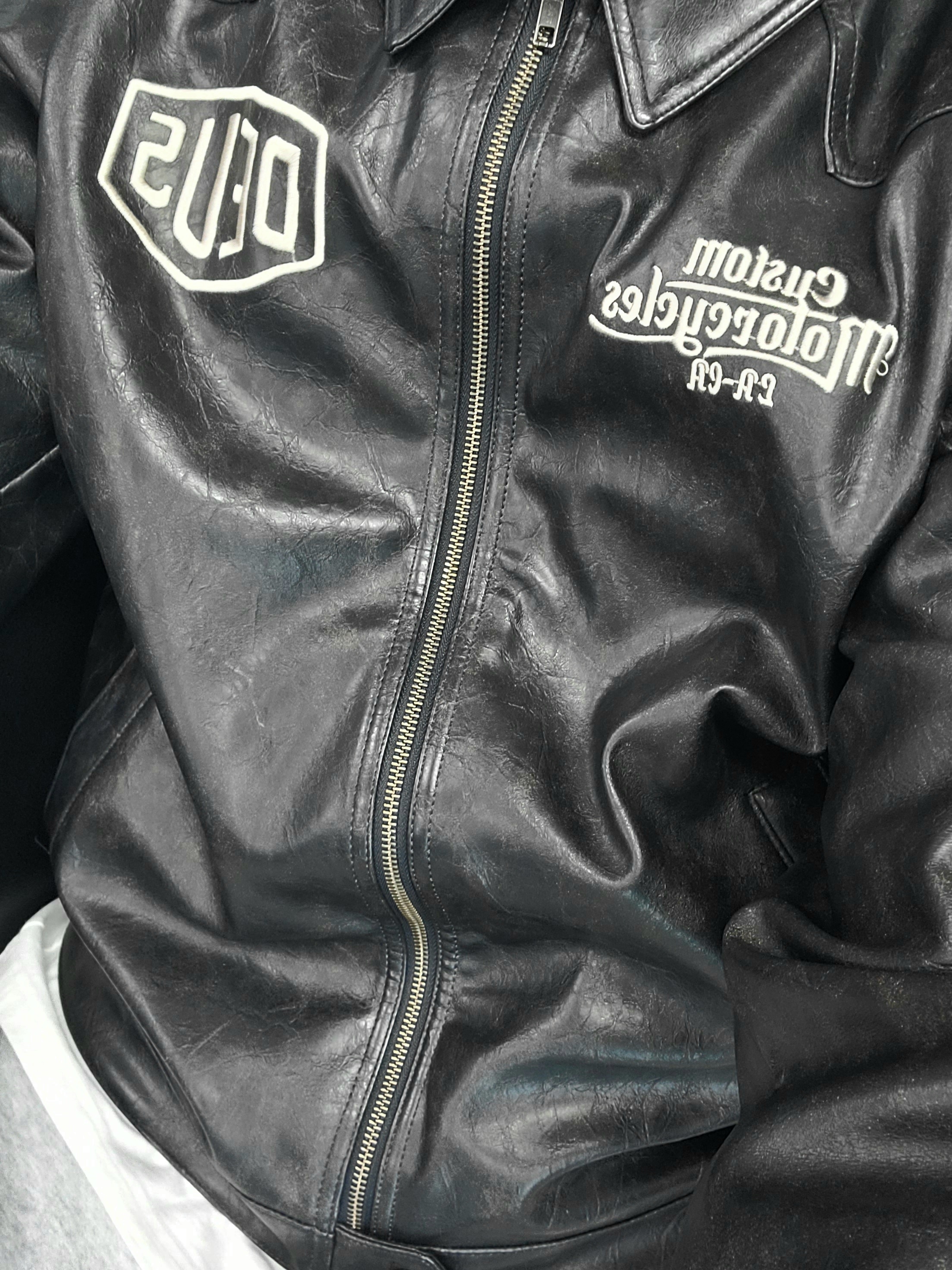 Deus Ex Machina Rider’s Friend Jacket Black, Deus Ex Machina Seoul College T-Shirt White 착용 스타일 - 2