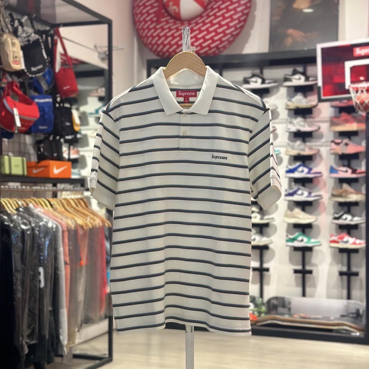 Supreme Washed Stripe Polo White - 26SS, Supreme Washed Stripe Polo Navy - 26SS 착용 스타일 - 1