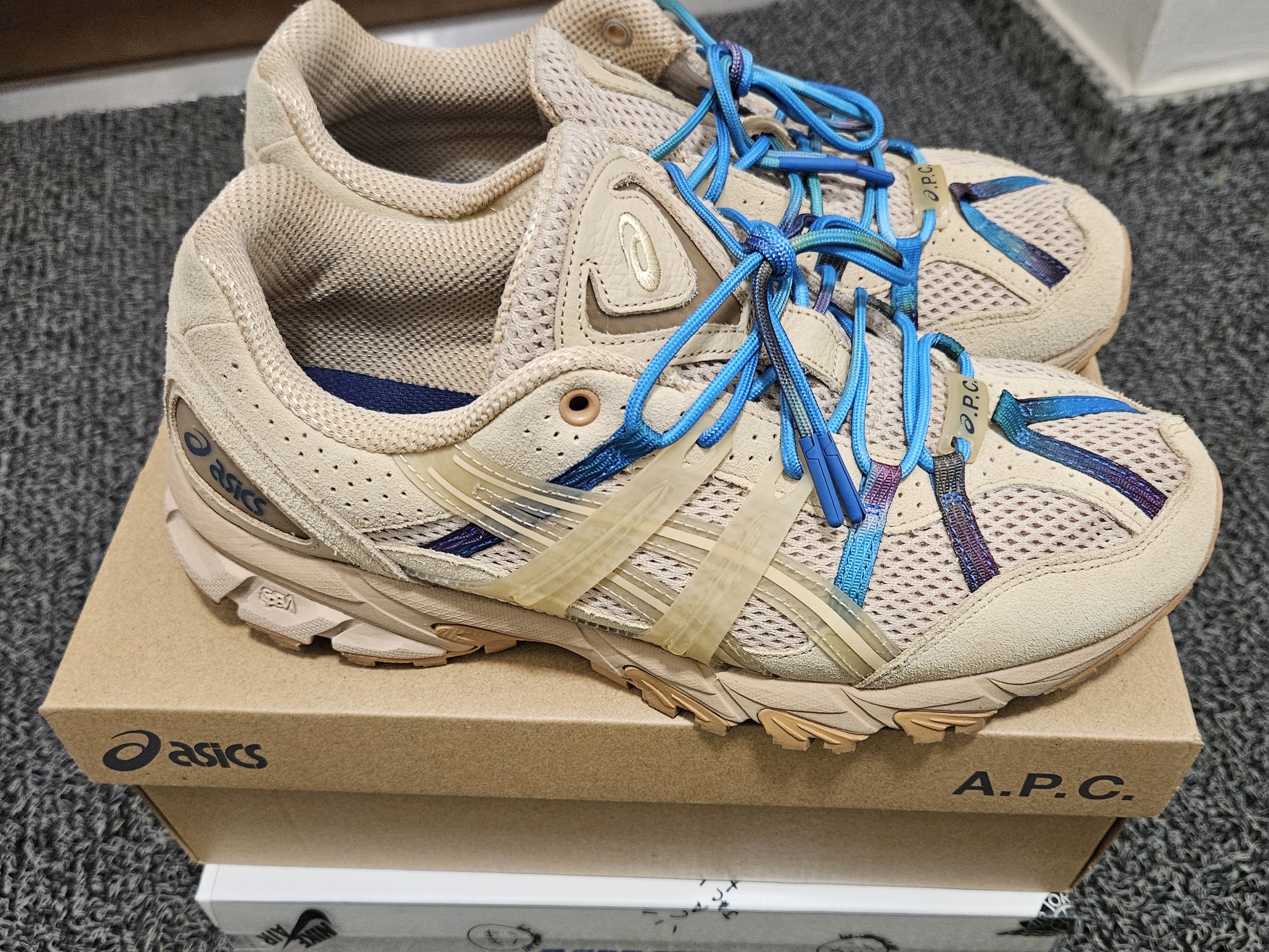 Asics x A.P.C. Gel-Sonoma 15-50 Beige 착용 스타일