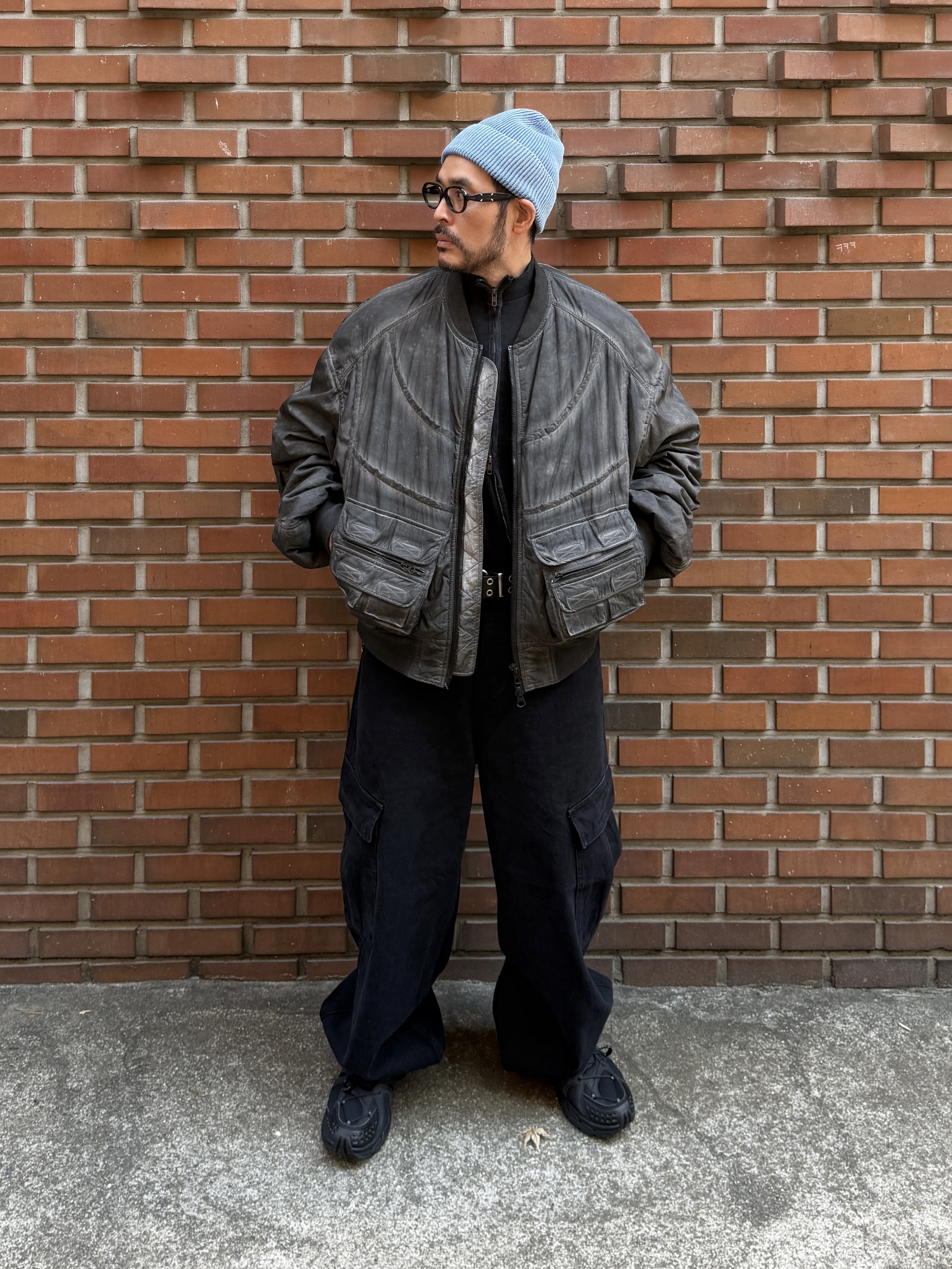 K-SWISS M KONEJO S BK, Undermycar Mu.156 Classic Logo Brush Washed Ribbed Mock Neck Zip-Up Washed Black 착용 스타일 - 4