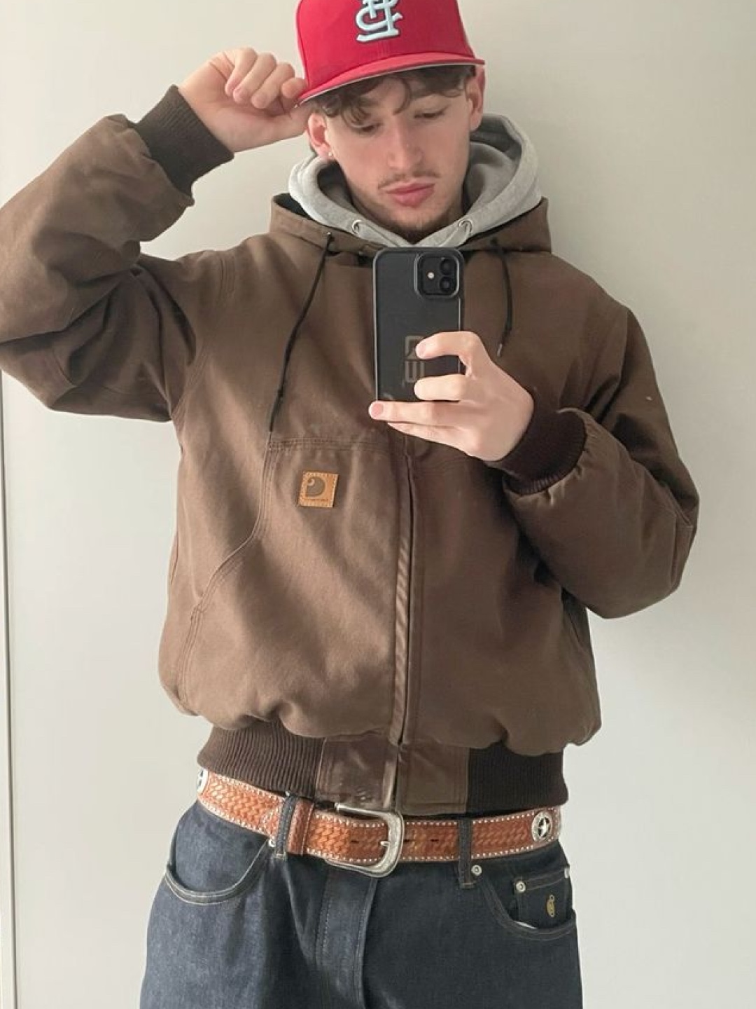 Carhartt Blanket Lined Relaxed Fit Regular Duck Detroit Jacket Carhartt Brown, Carhartt Blanket Lined Relaxed Fit Regular Duck Detroit Jacket Black 착용 스타일 - 2