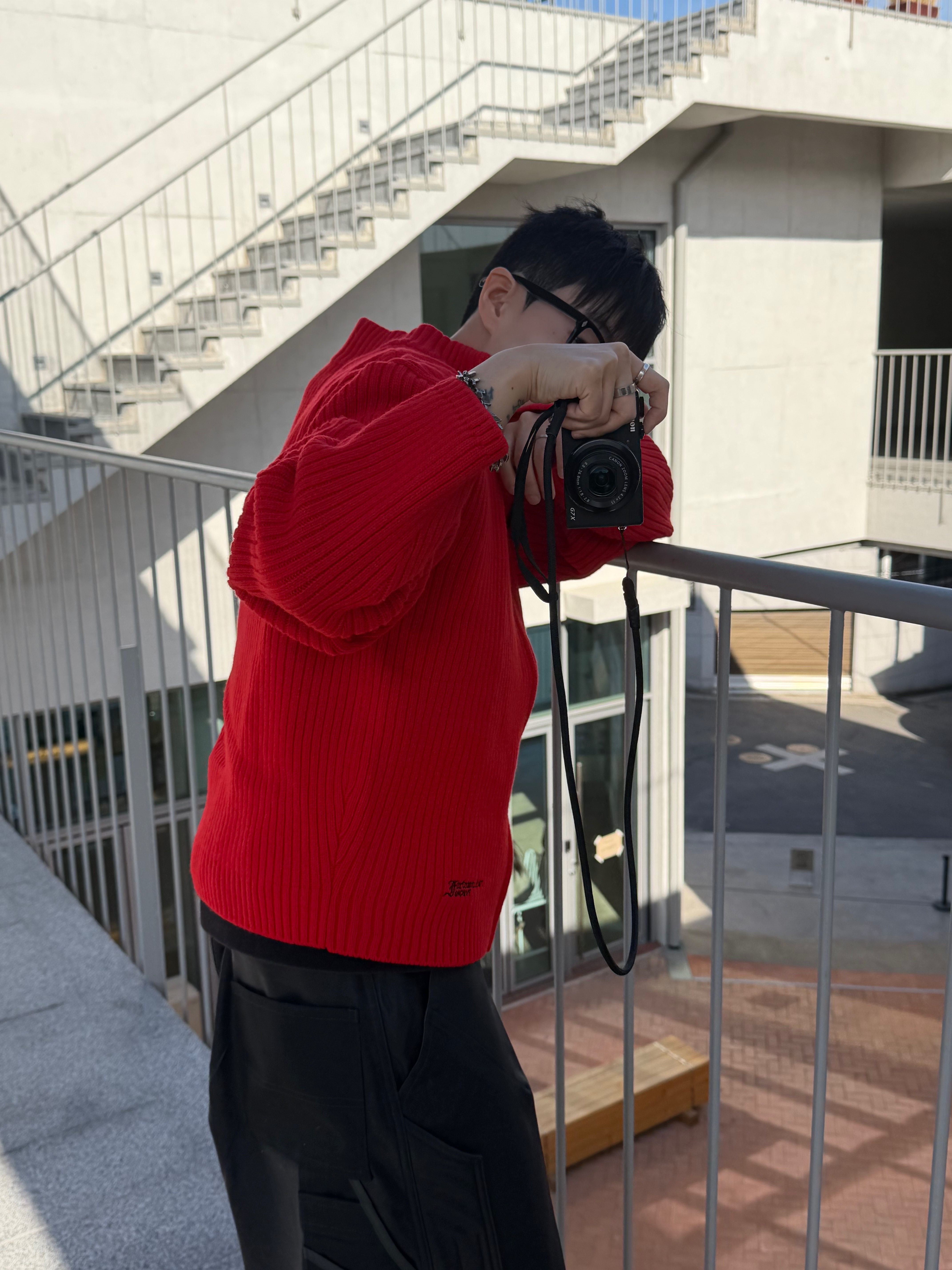 Farfromwhat Far High Neck Rib Knit Zip-Up_Red, farfromwhat far layered work pants_black 착용 스타일 - 6