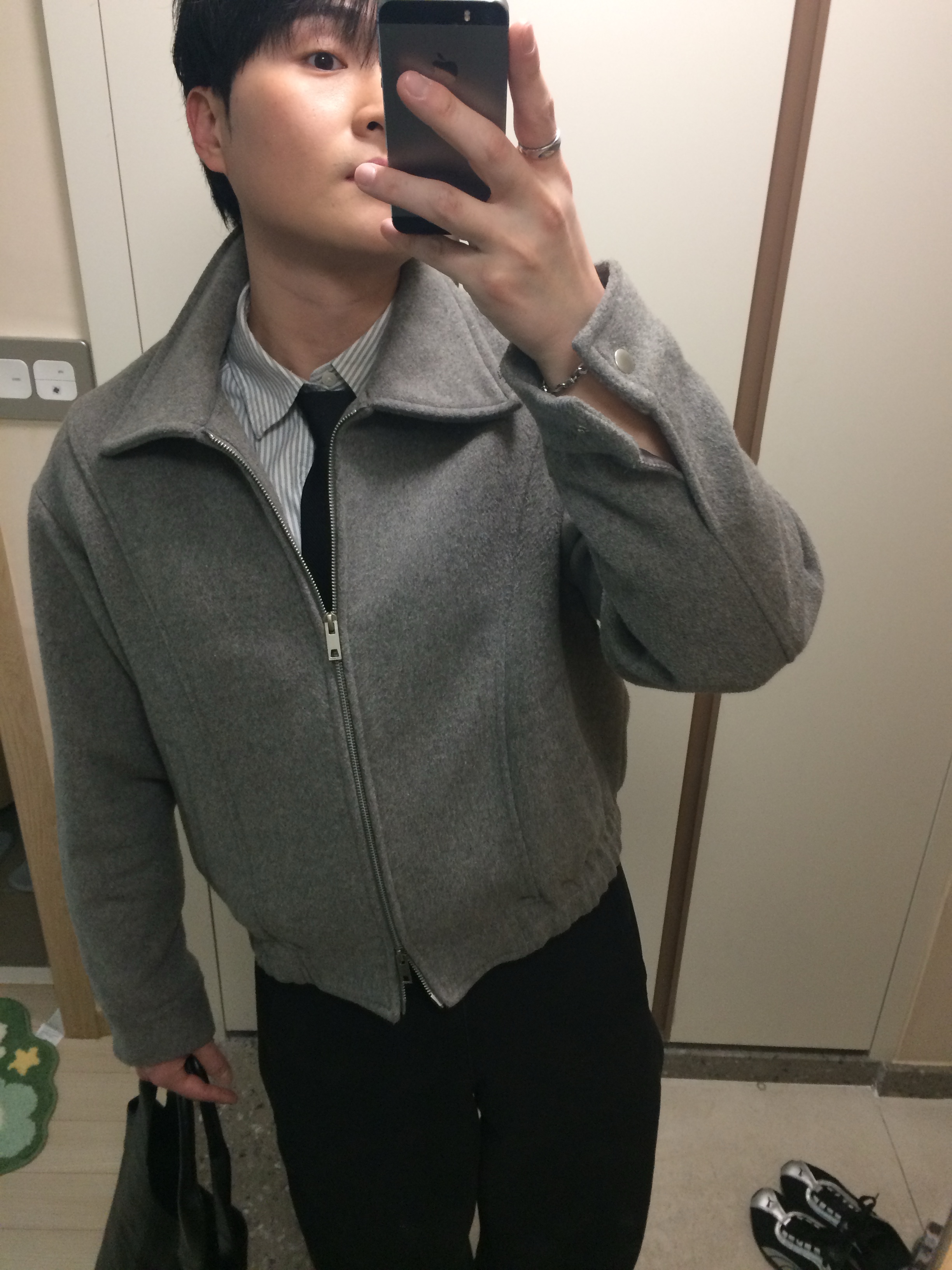 Prada Re-Nylon Gabardine Tie Black, Romantic Move Selection Square Toe Chelsea Boots Black 착용 스타일 - 4