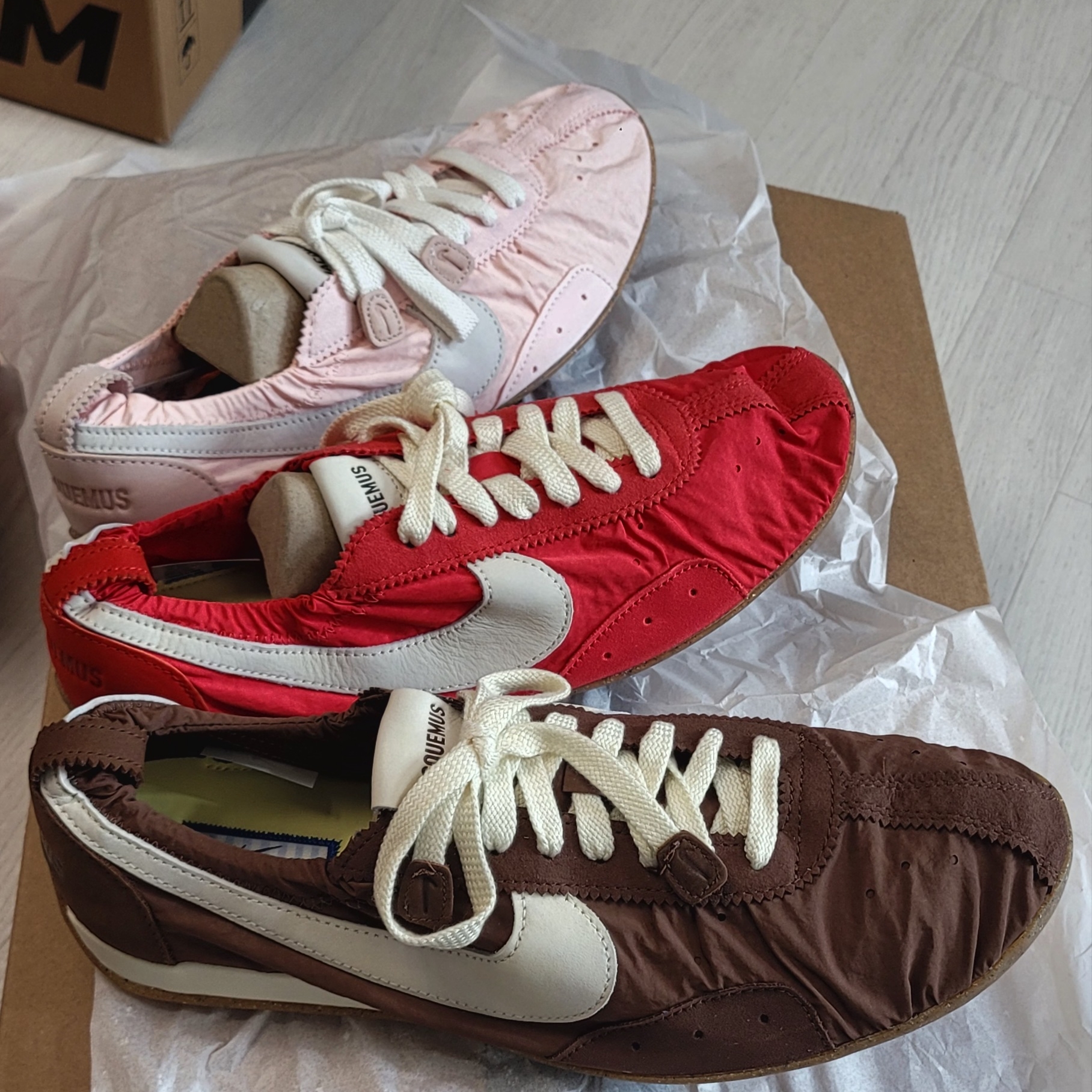 Nike x Jacquemus Moon Shoe SP Aluminum Pink Sail 착용 스타일