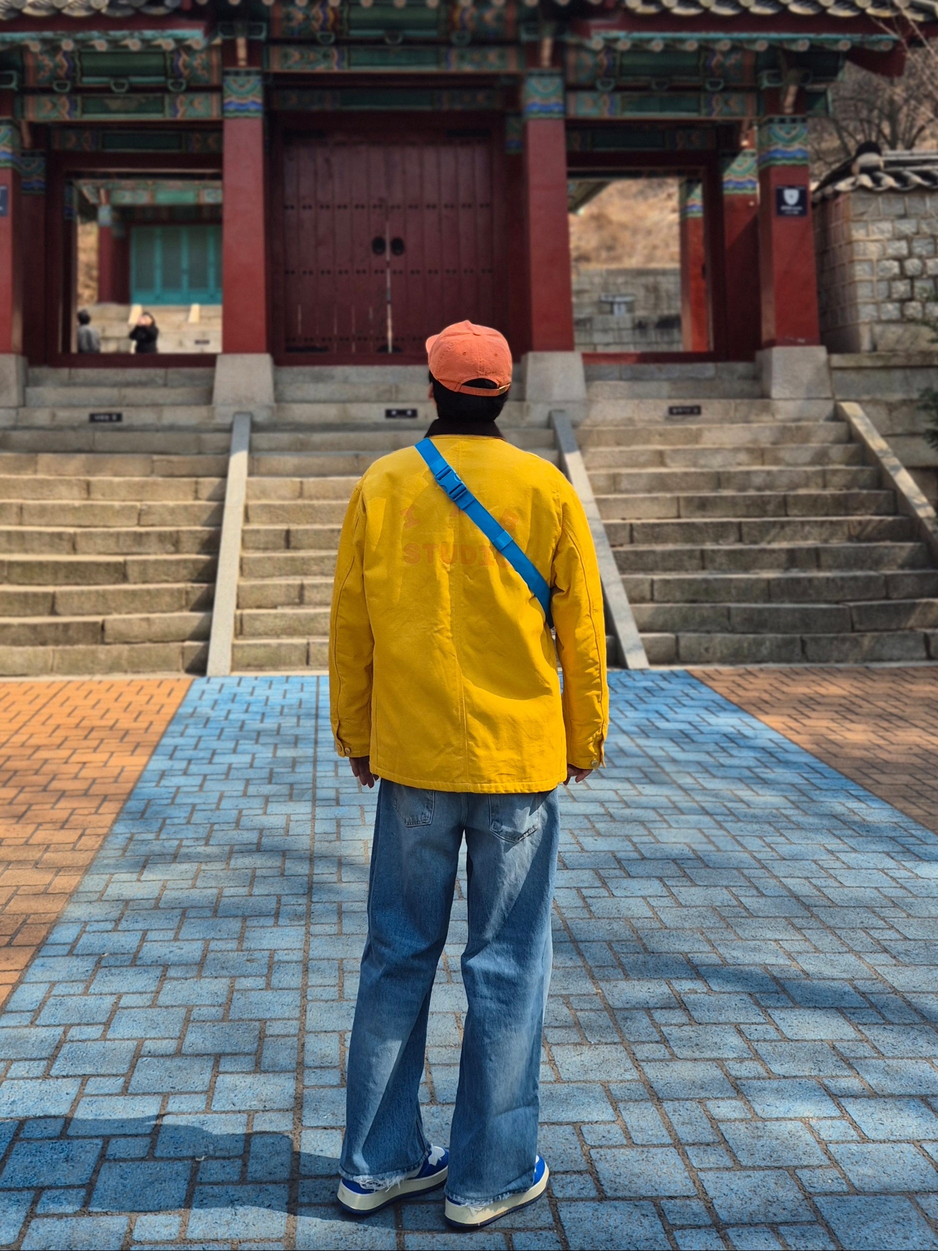 Carhartt WIP x IAB Studio OG Chore Coat Yellow, My Name is Peter 5-Panel Peter Cap Orange 착용 스타일 - 2