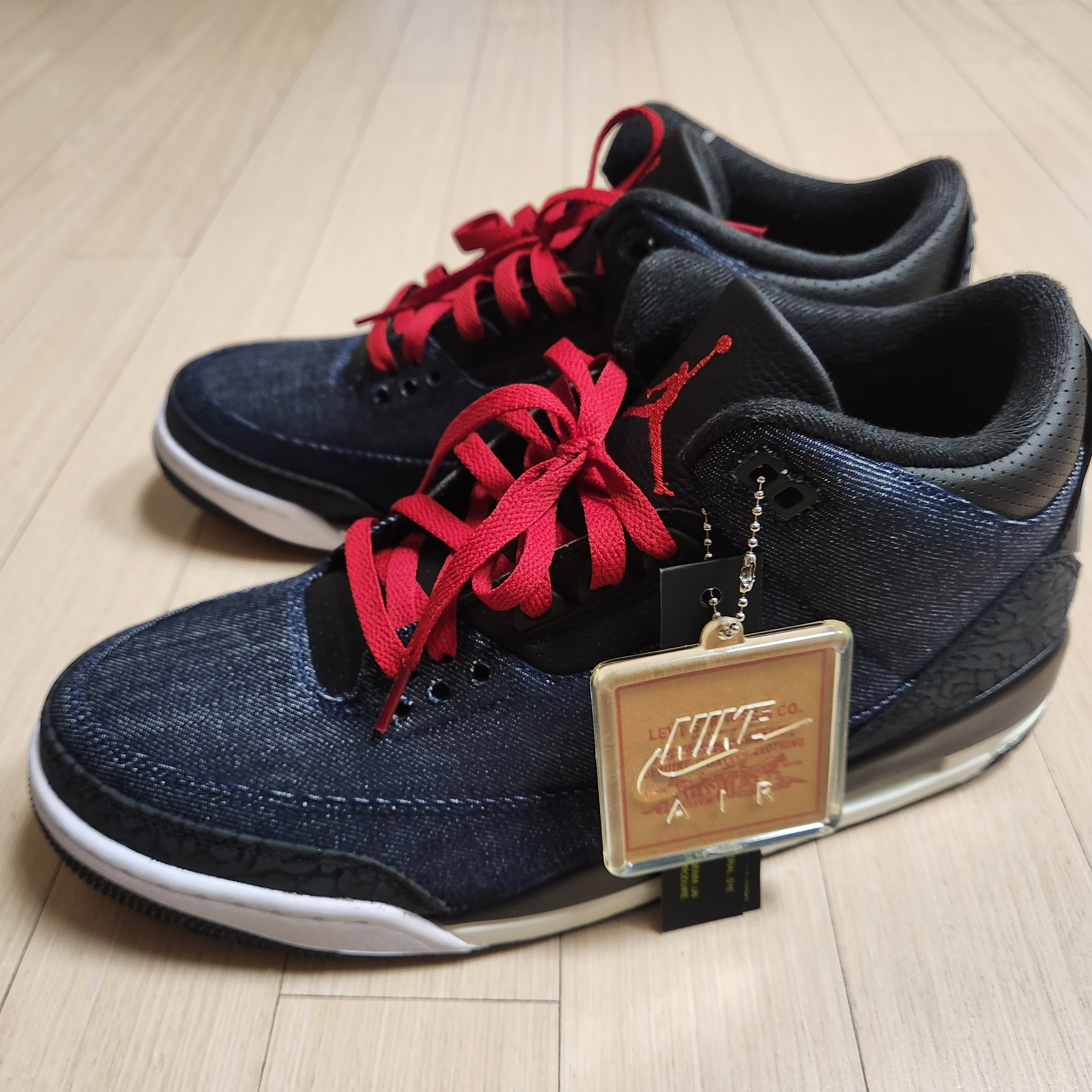 Jordan 3 x Levi’s Indigo and Gym Red 착용 스타일 - 2