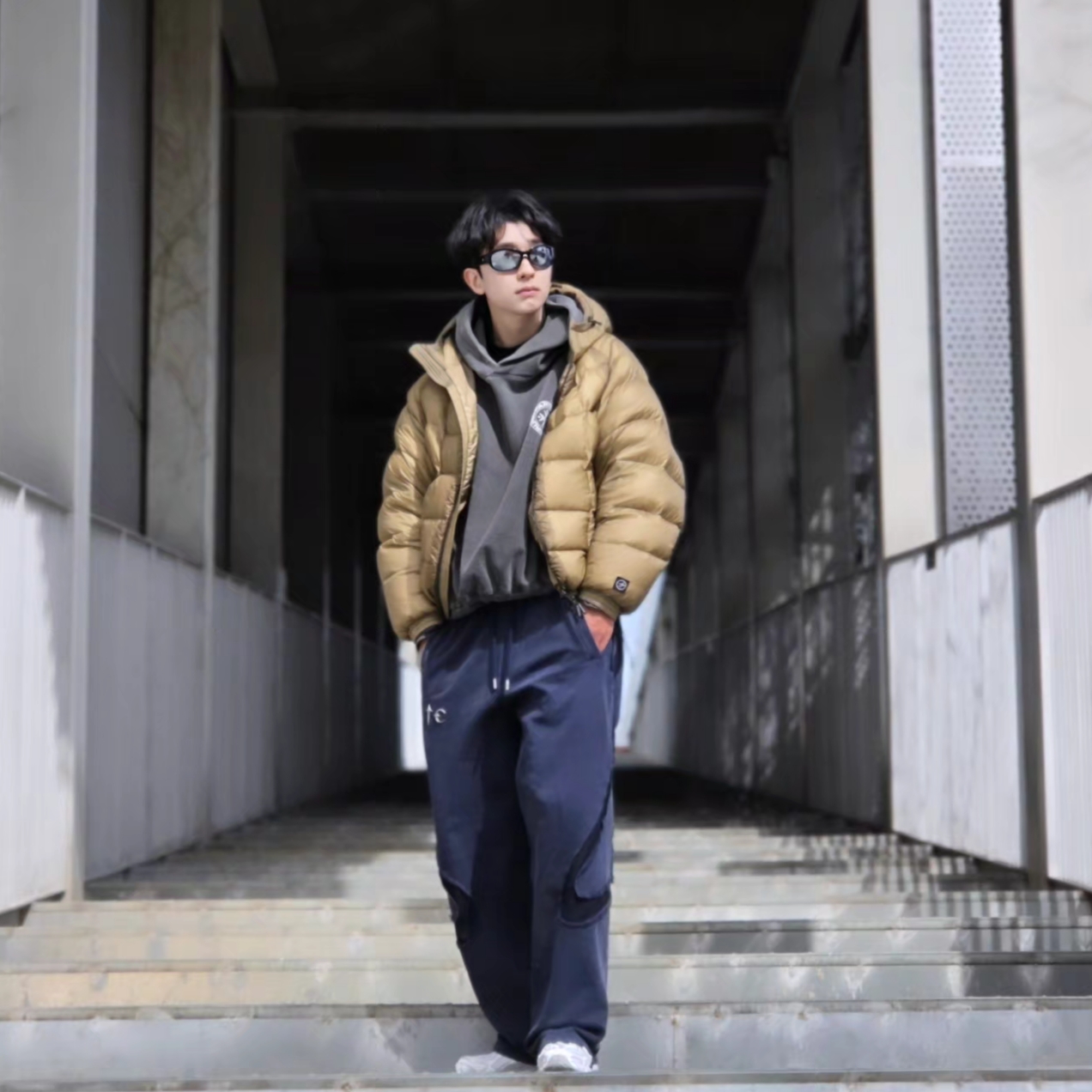 Punch Drunk Parties Circle Logo Garment Dyed Hoodie Charcoal, Adidas x Thug Club Teamgeist Sweatpants Night Indigo - KR Sizing 착용 스타일 - 1