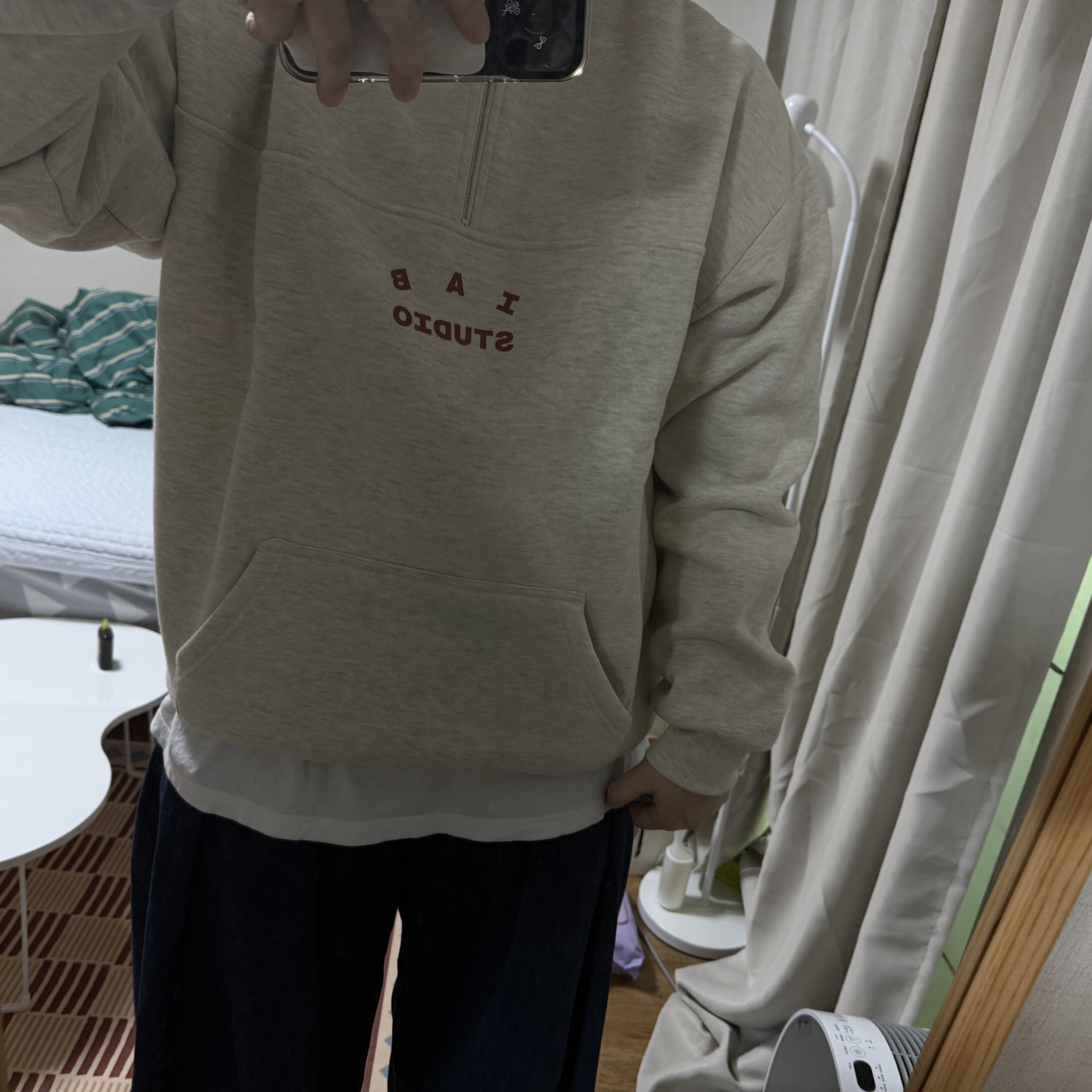 IAB Studio Half Zip-Up Oatmeal Burgundy 착용 스타일