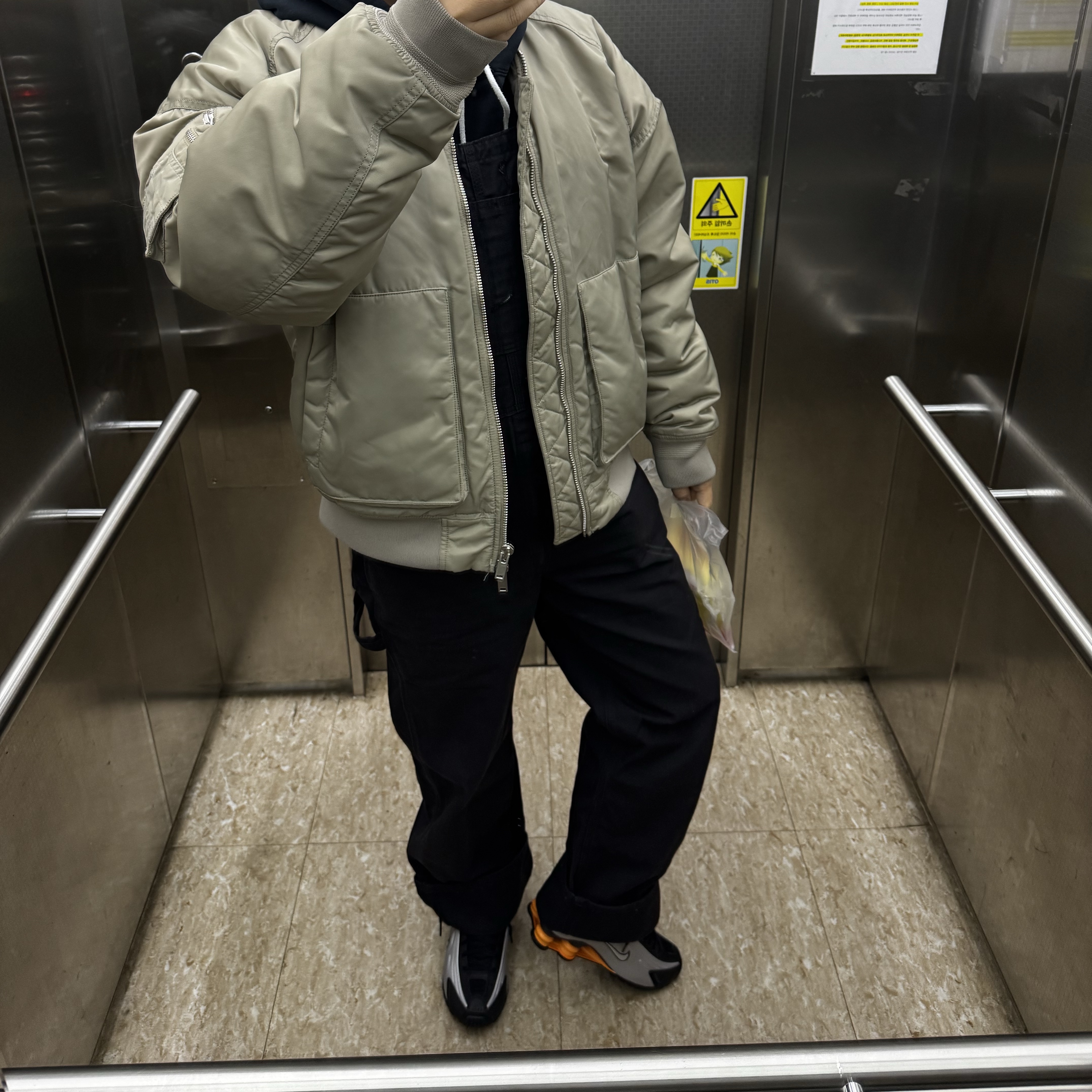 Nike Shox R4 Black Vast Grey, Nike NRG Solo Swoosh Full Zip Hoodie Black - Asia 착용 스타일