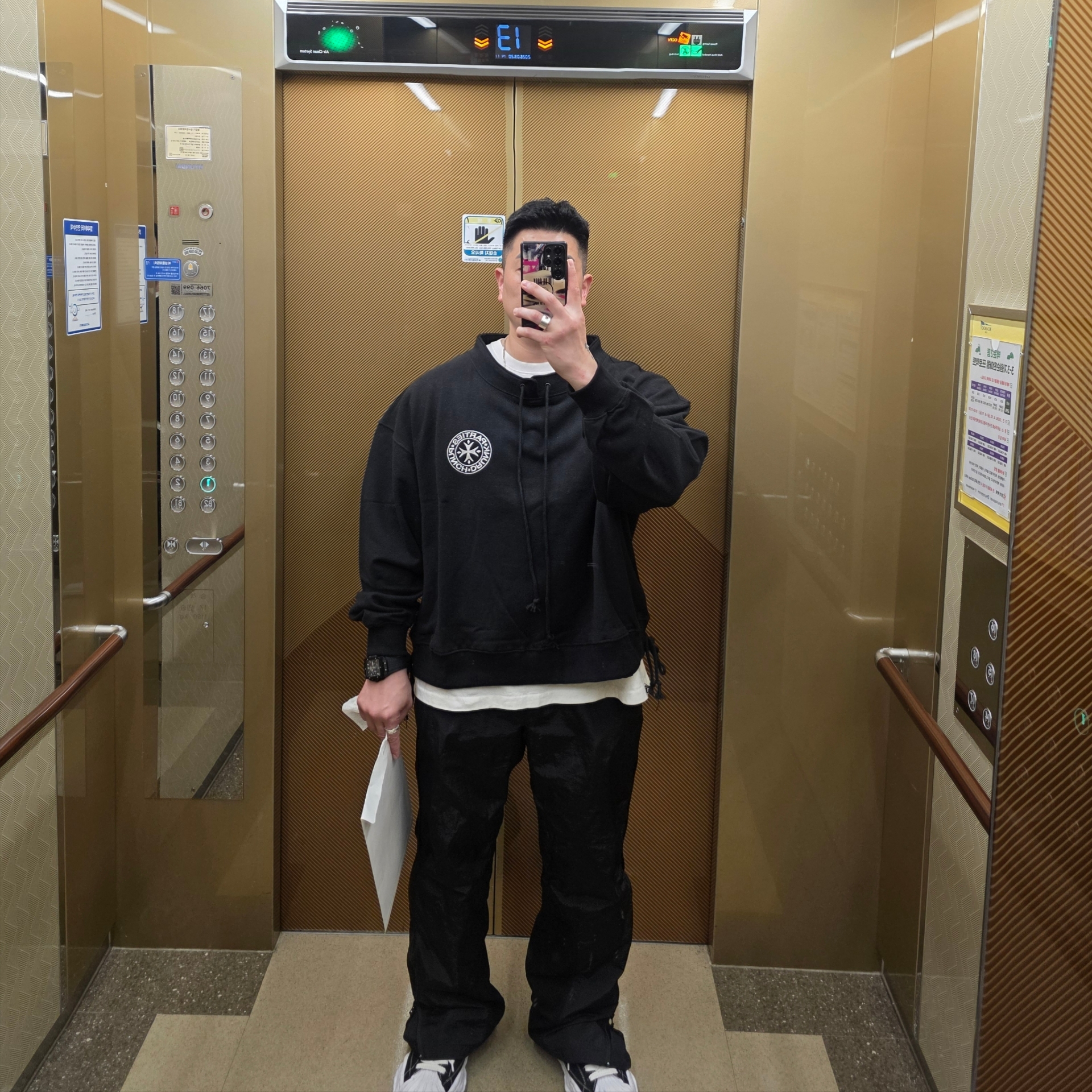 Punch Drunk Parties GhostMark 2-Way Wind Pants BLACK, Punch Drunk Parties Oversized Collar SweatShirt BLACK 착용 스타일