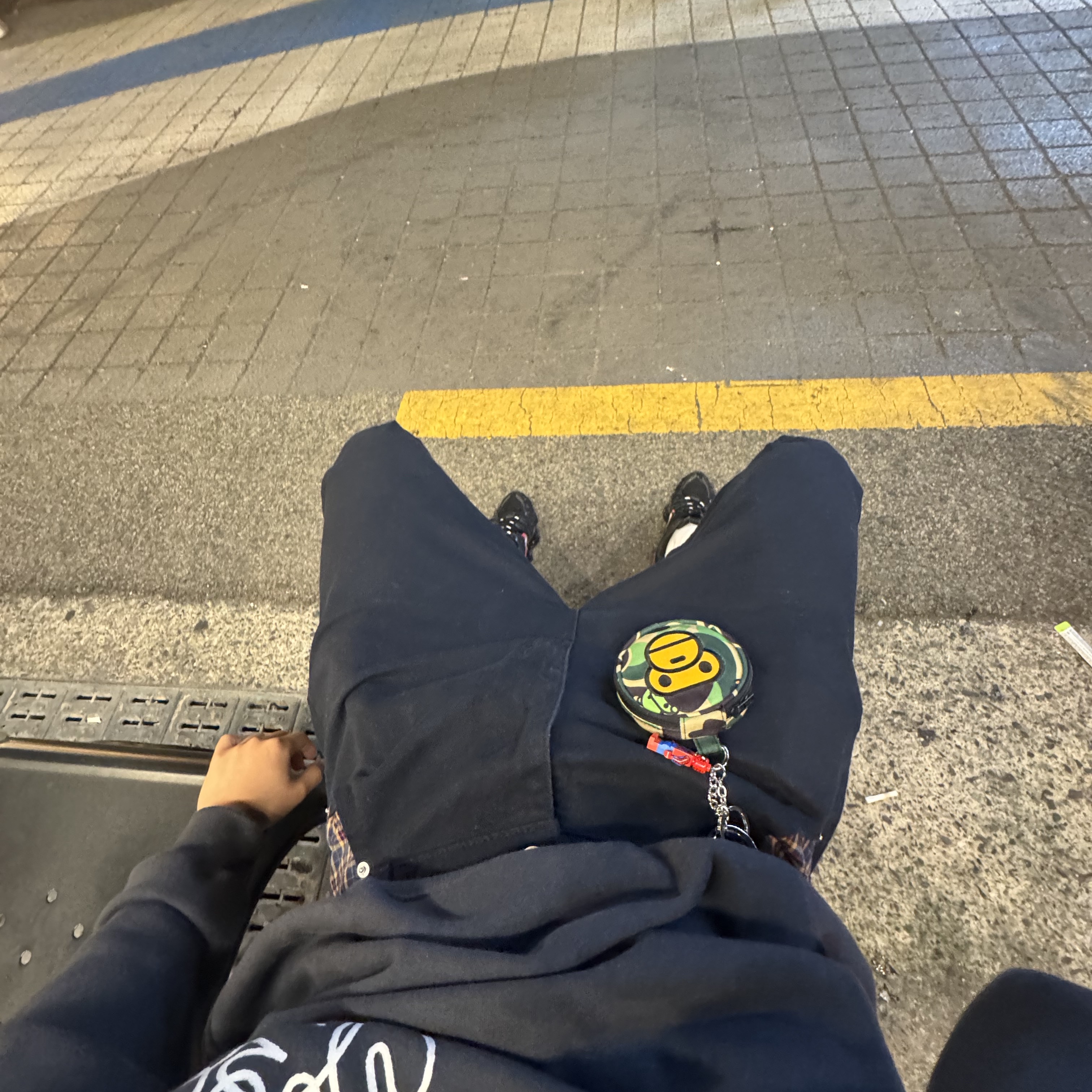 BAPE Baby Milo Mirror Card Holder Keychain Green Black, Nike Shox TL Black University Red 착용 스타일