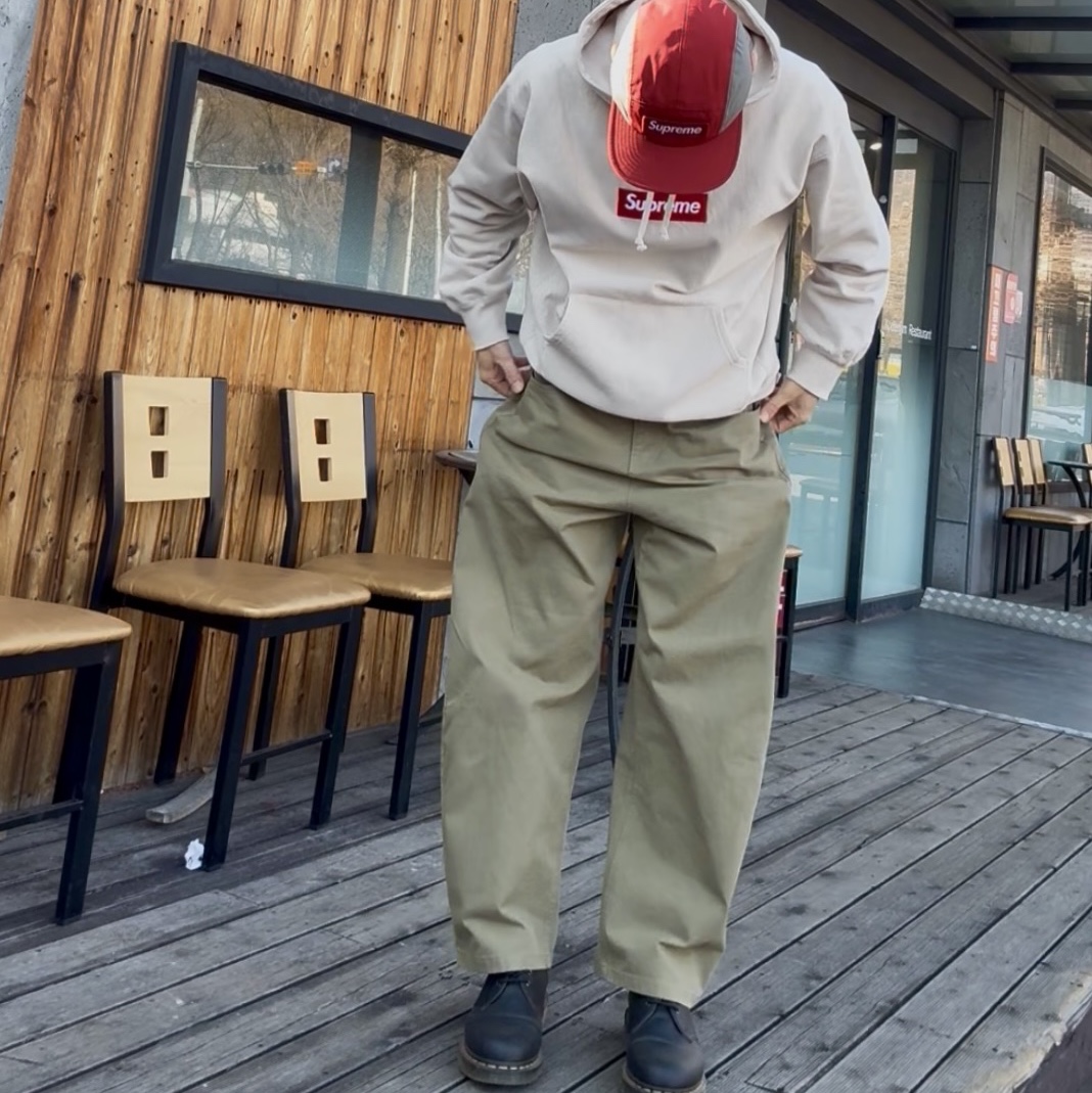 Supreme Gore-Tex Camp Cap Red - 26SS, Supreme Box Logo Hooded Sweatshirt Stone - 24FW 착용 스타일