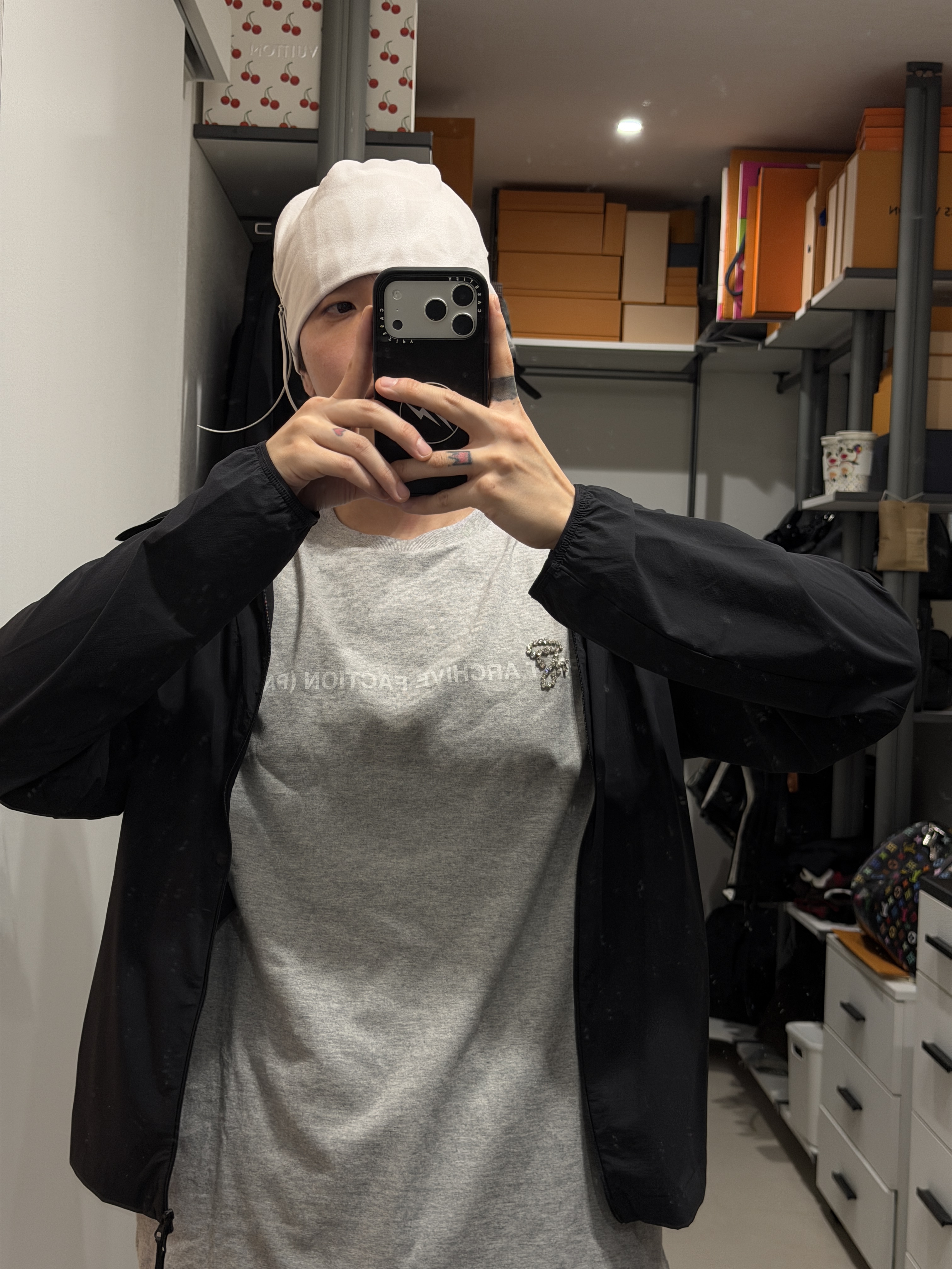 Post Archive Faction (Paf) x Central Cee Syna Runner Jacket Black, Post Archive Faction (Paf) x Central Cee Syna Beanie Light Gray 착용 스타일 - 1