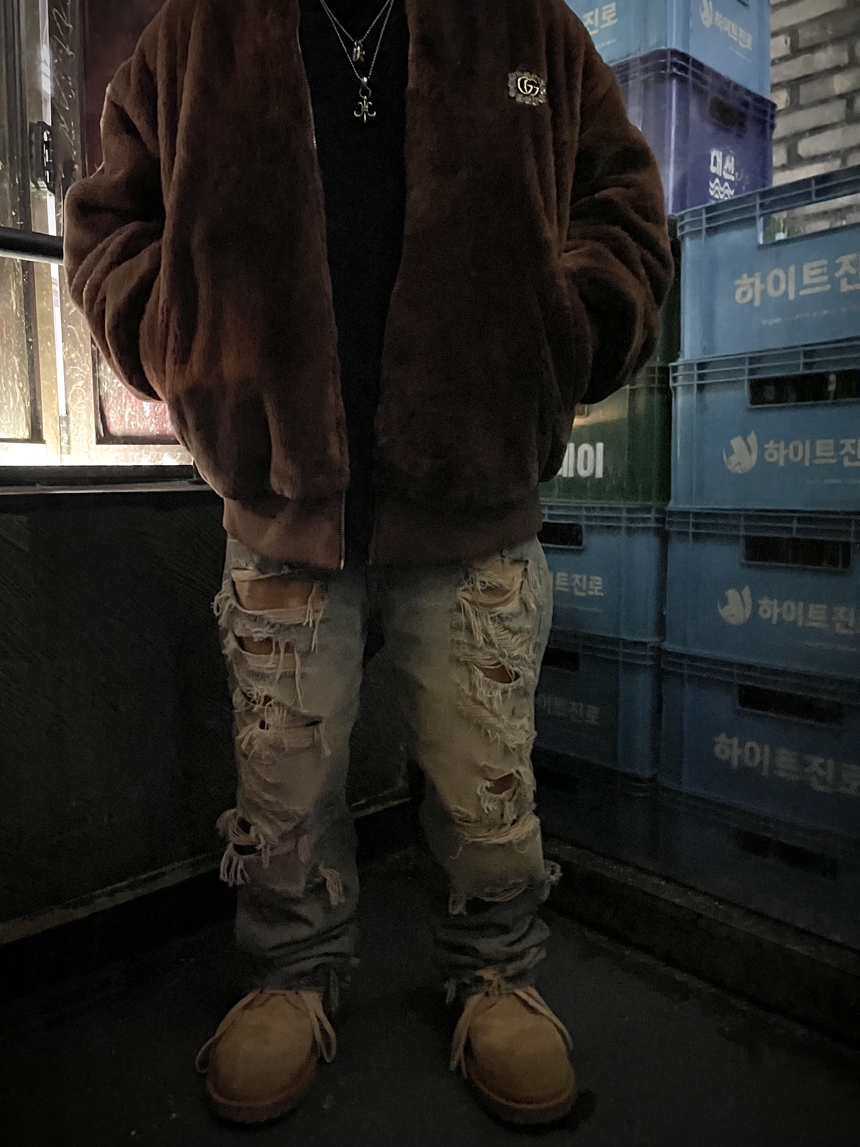 Hansroom Chrome Hearts Bs Fleur Pendant With Bale, Gucci Metal Double G Brooch Crystal 착용 스타일