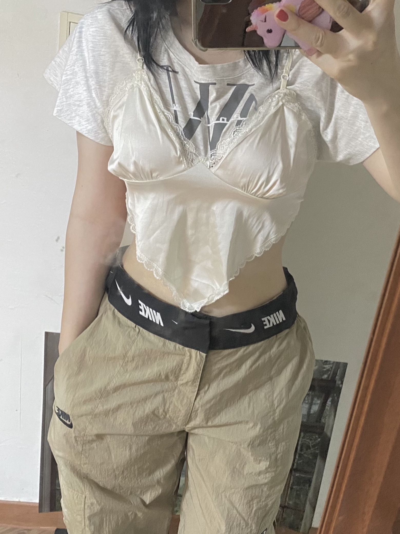 (W) Nike NSW High Waisted Woven Cargo Pants  Khaki Black - Asia 착용 스타일