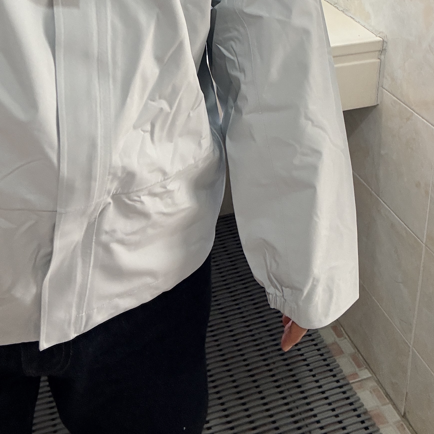 Nike ACG Storm-Fit ADV Cascade Rains Full Zip Jacket Photon Dust - Asia 착용 스타일 - 2
