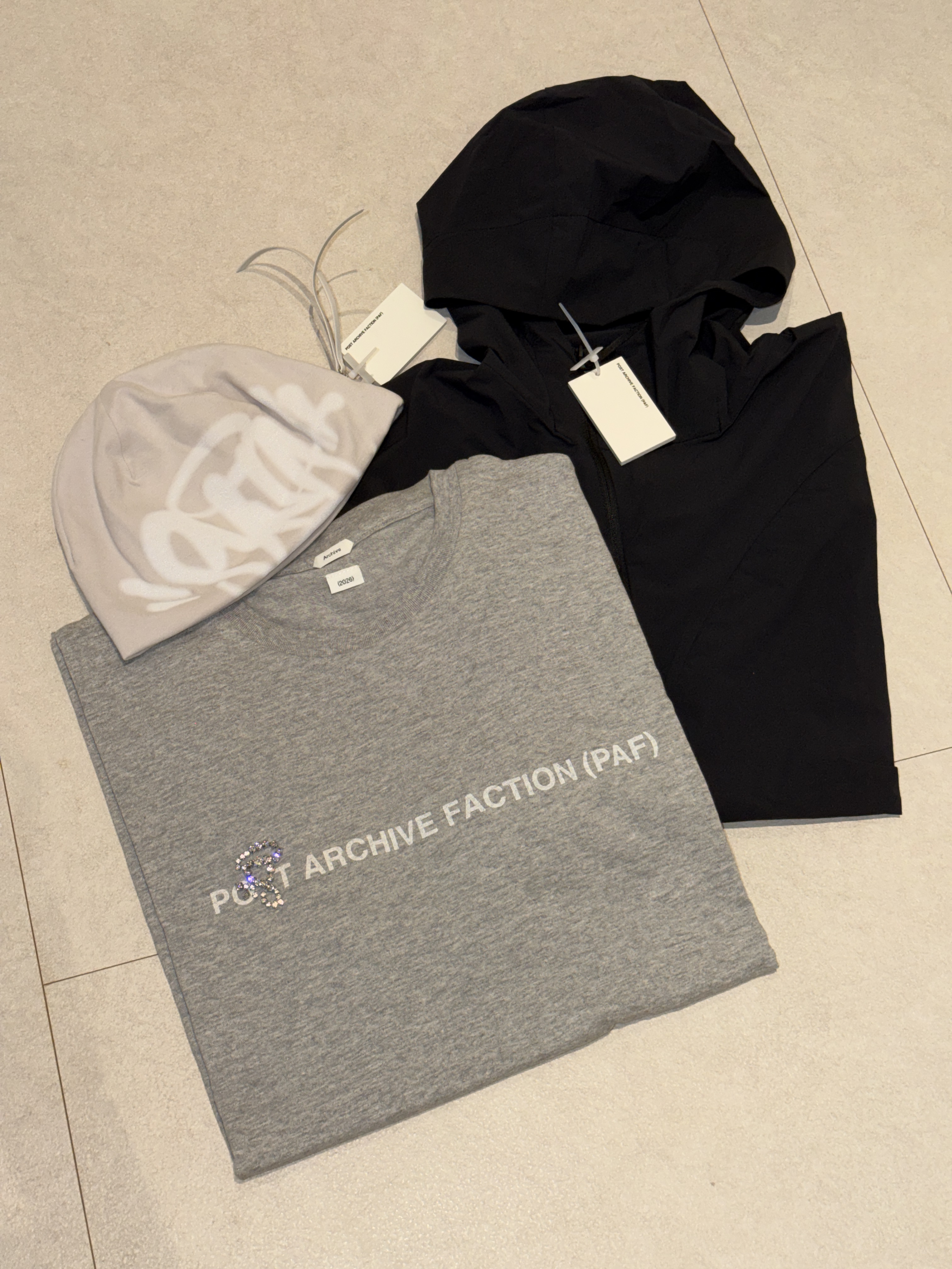 Post Archive Faction (Paf) x Central Cee Syna Runner Jacket Black, Post Archive Faction (Paf) x Central Cee Syna Beanie Light Gray 착용 스타일 - 3