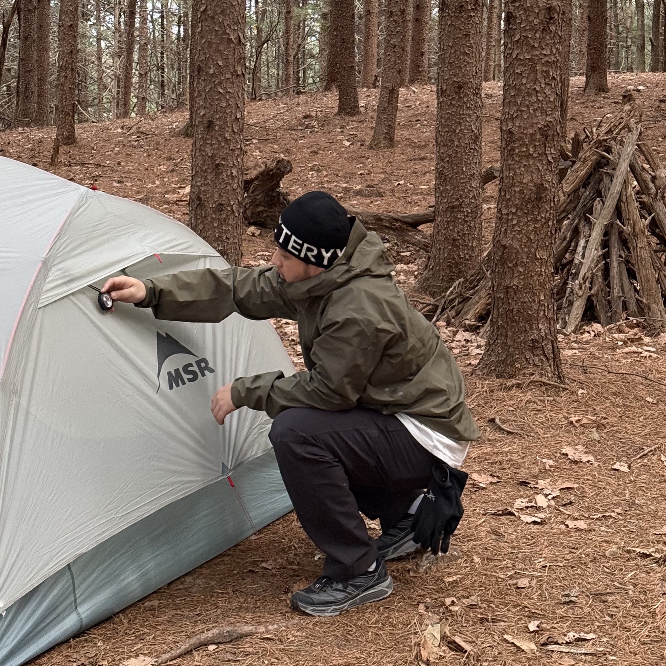 Hoka Mafate Speed 2 Black Castlerock, Arc'teryx Cronin Cotton Pants Black 착용 스타일