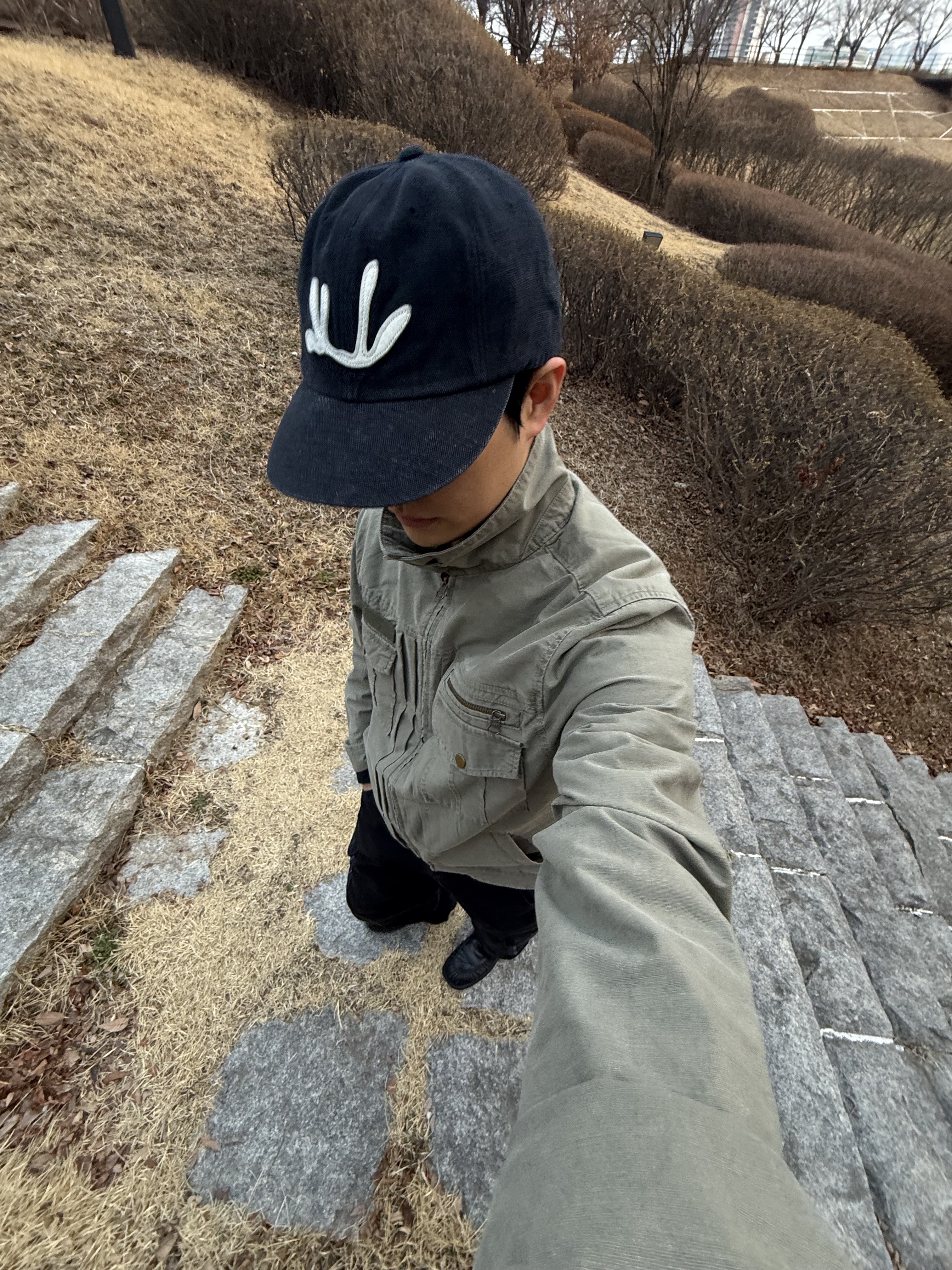 CHOWOO Vintage Washed Downfall Cap Washed Black, CHOWOO Vintage Washed 5 Pockets Work Jacket Washed Khaki 착용 스타일 - 5