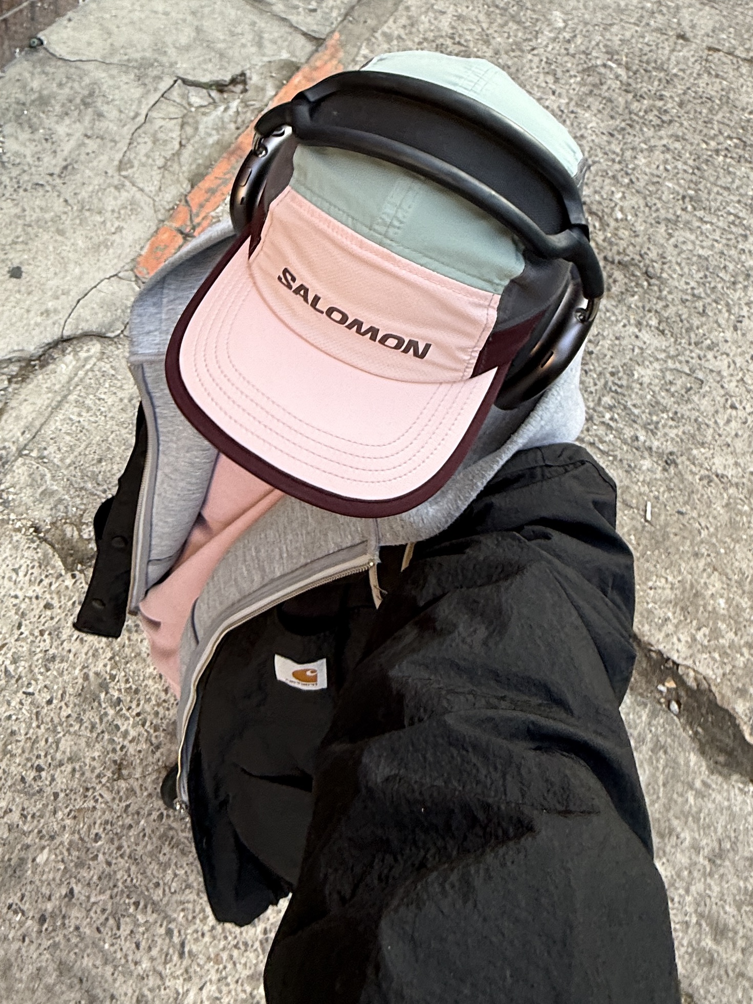 Apple AirPods Max Lightning Space Gray (Korean Ver.), Salomon Tempos Running Block Cap Light Pink 착용 스타일 - 3