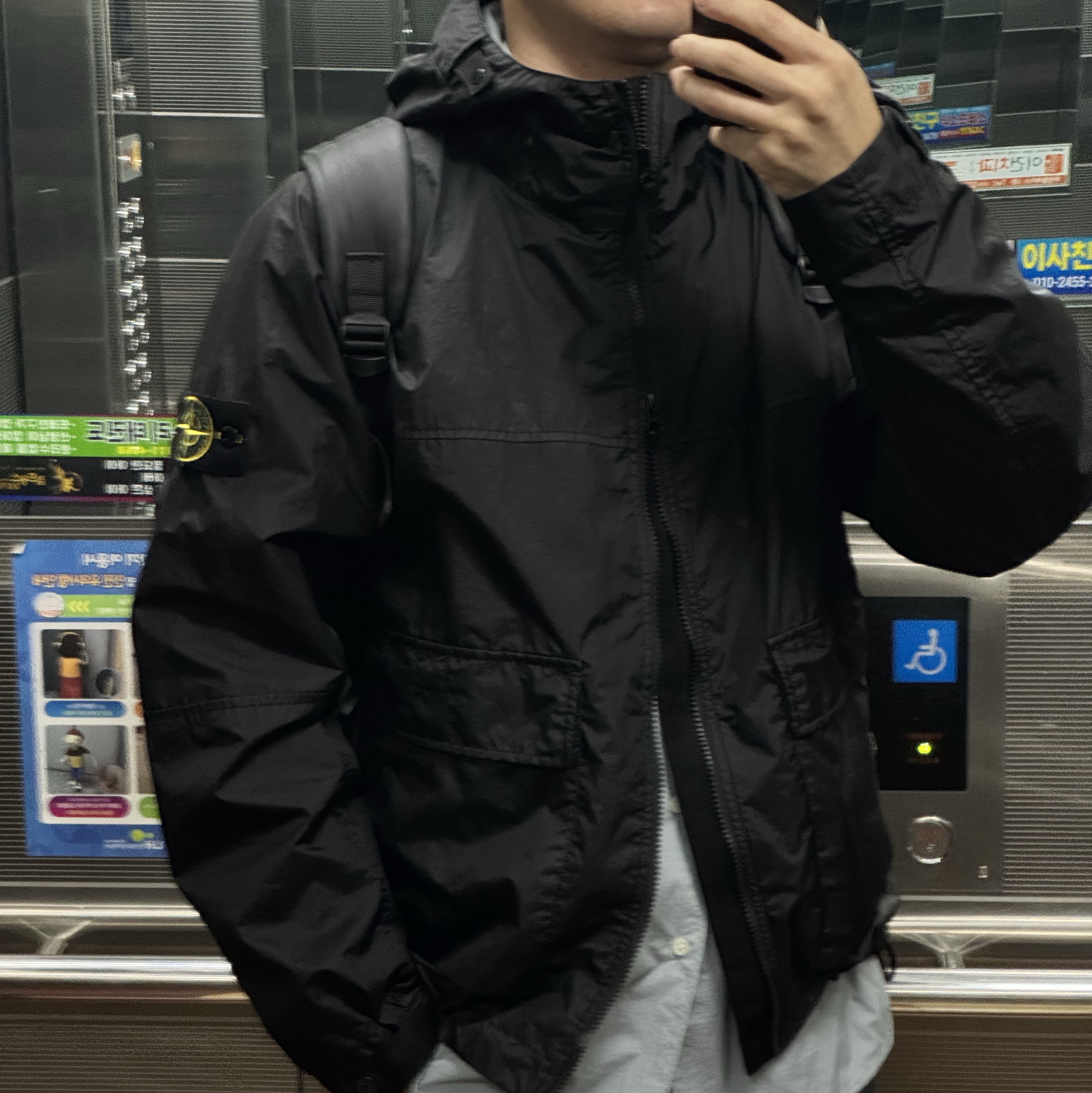 Stone Island 4100004 Membrana 3L TC Hooded Jacket with Water-Resistant Membrane Black - 26SS 착용 스타일