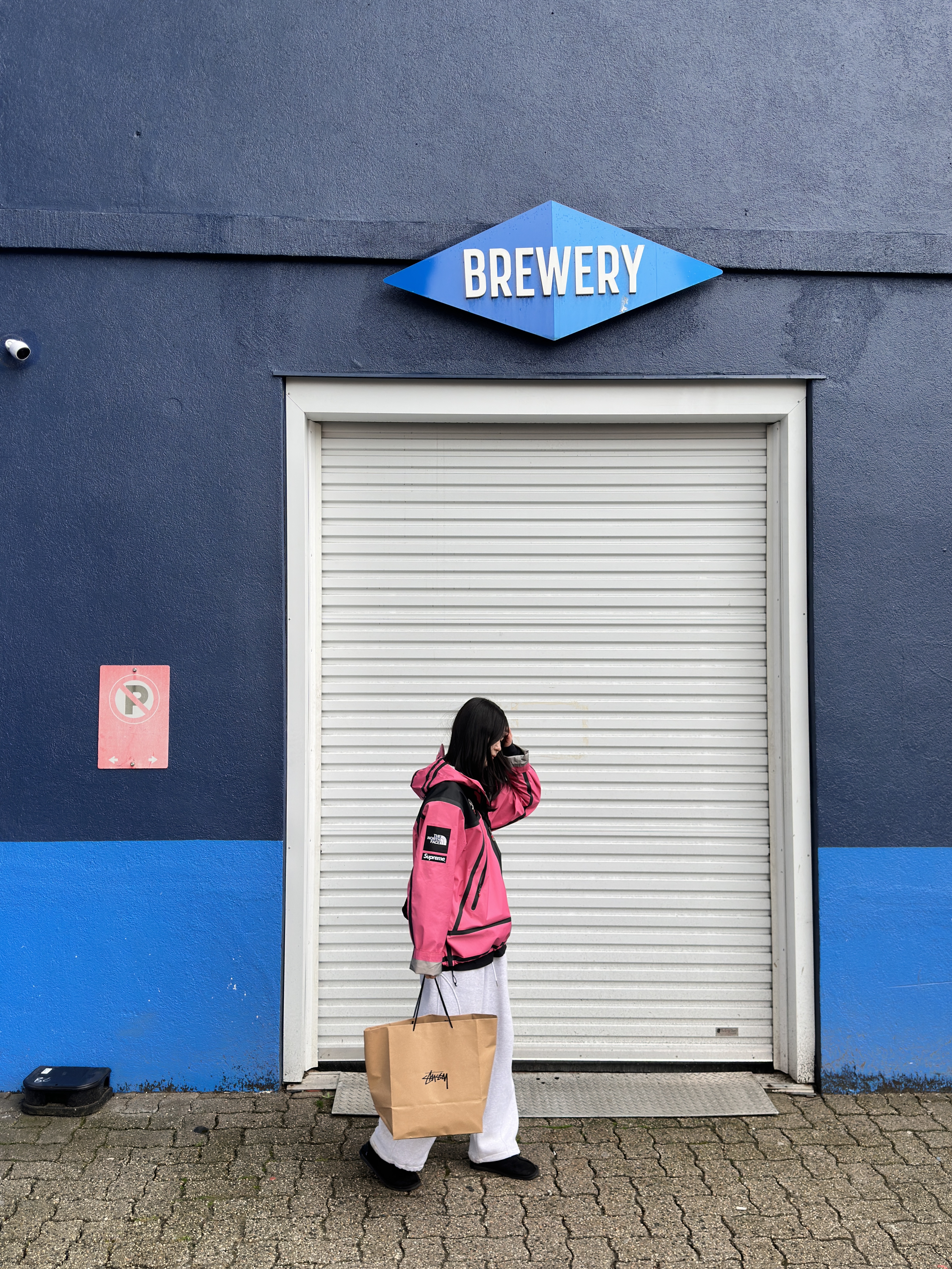 Supreme x The North Face Summit Series Outer Tape Seam Jacket Pink - 21SS, Supreme Mesh Mini Duffle Bag Black - 25SS 착용 스타일 - 2