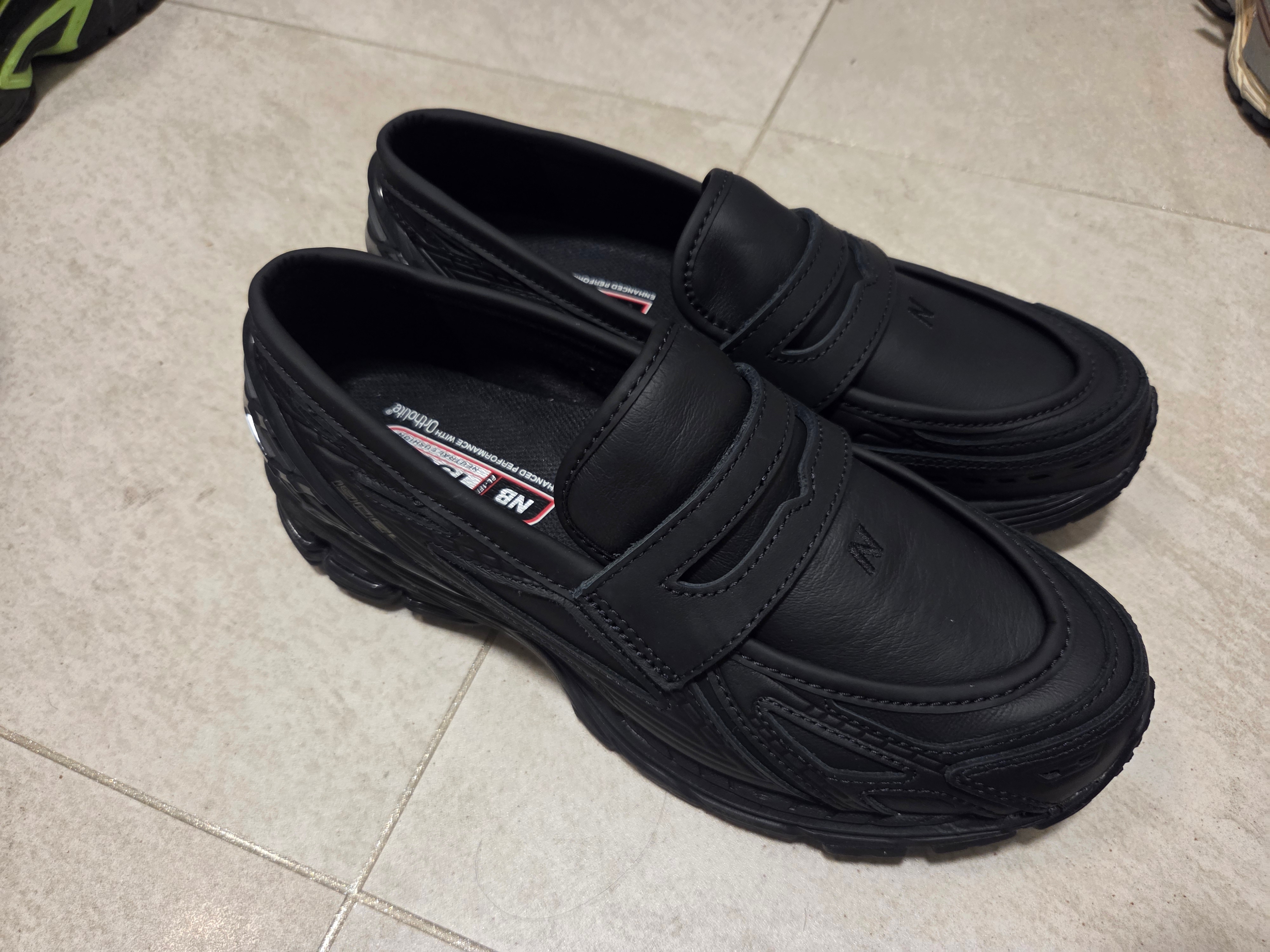 New Balance 1906L Black, New Balance 1906L Black Black Cement 착용 스타일 - 2