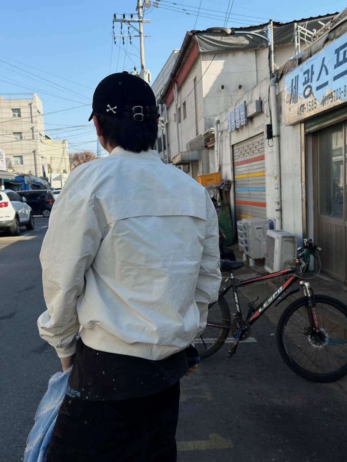 BLR Curved Line Flight Jacket Ivory 착용 스타일