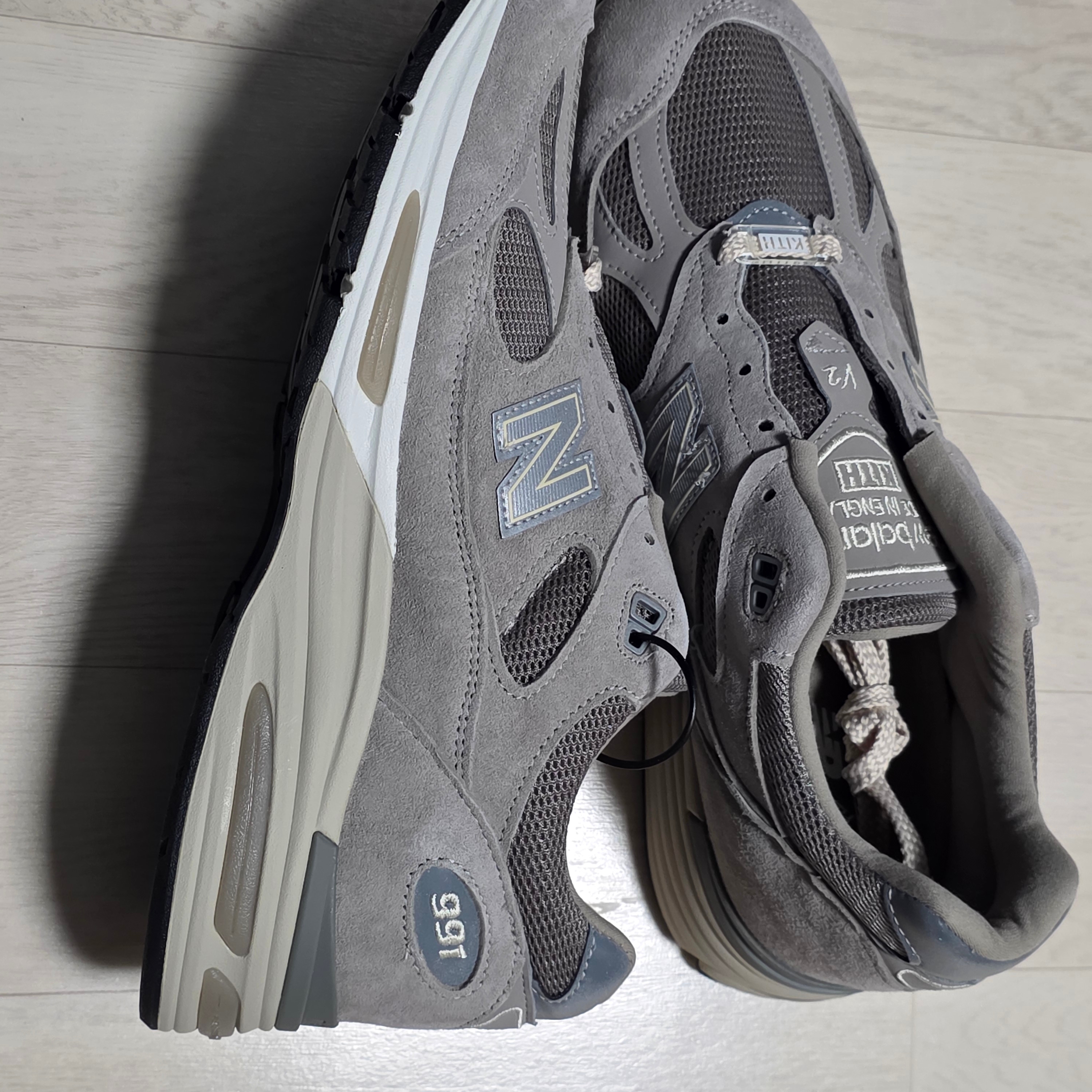 New Balance x Kith 991v2 Made in UK Moonrock 착용 스타일 - 1