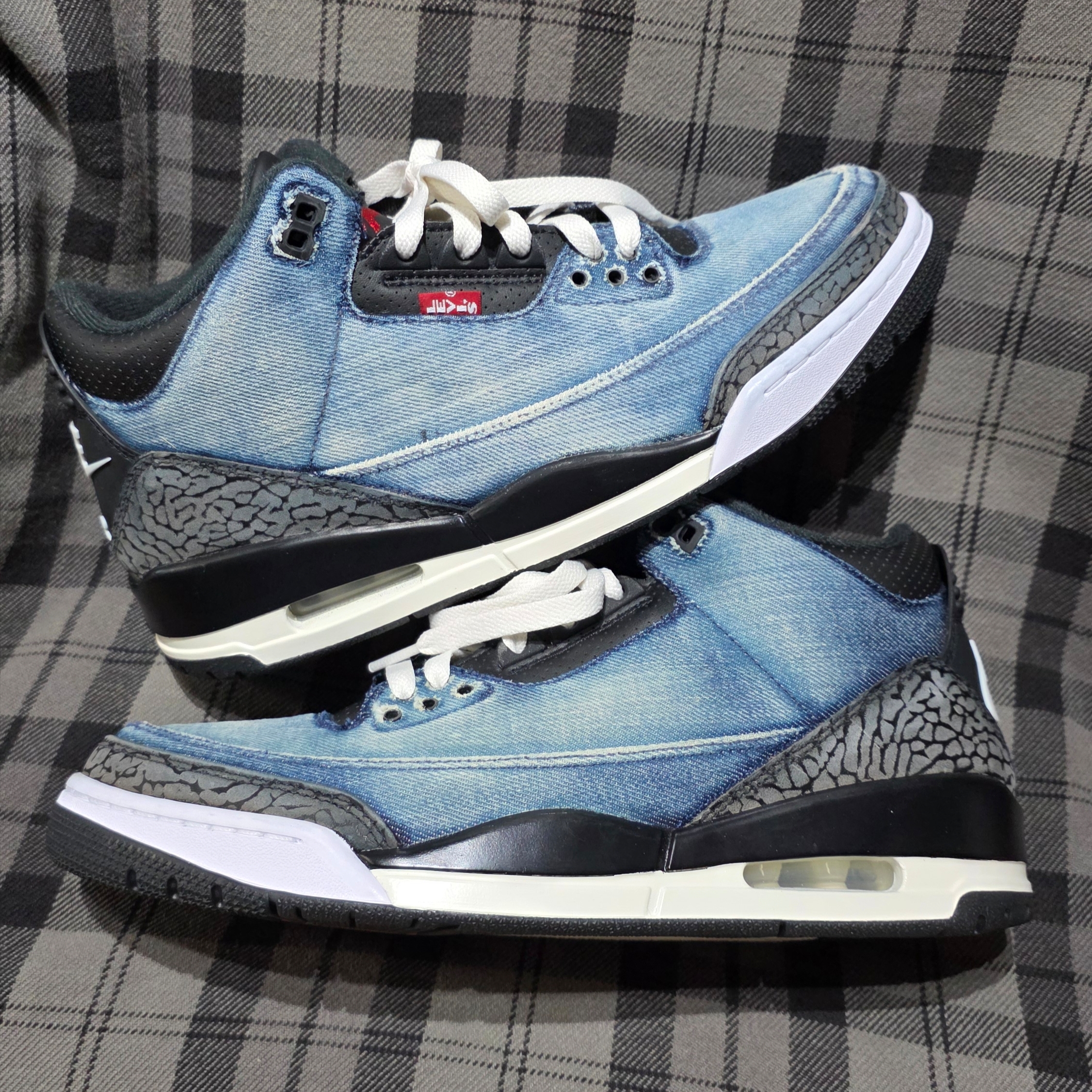 Jordan 3 x Levi’s Indigo and Gym Red 착용 스타일 - 1