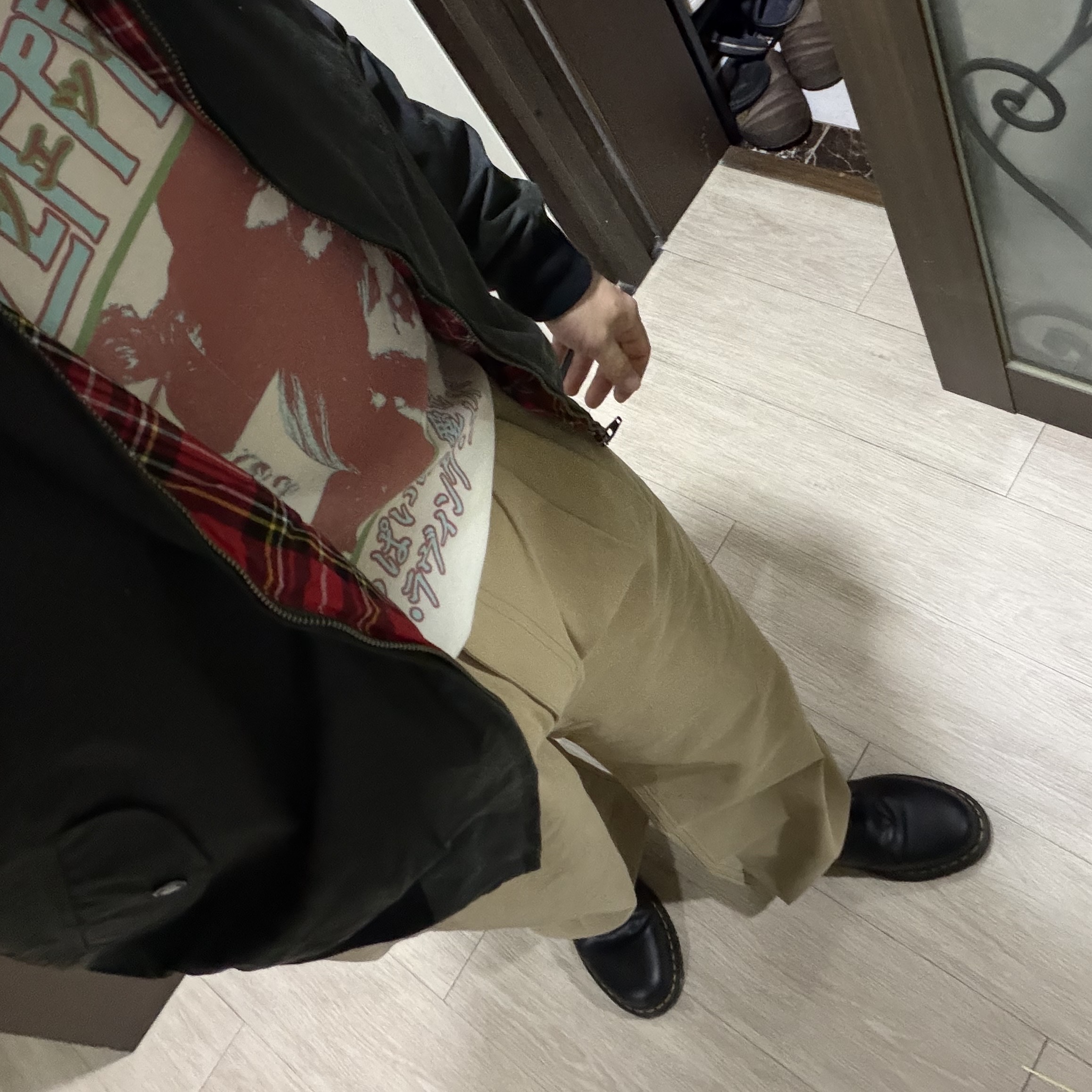 Dr. Martens 1461 Smooth Black, Millo Archive Base Chino Pants Beige 착용 스타일 - 3