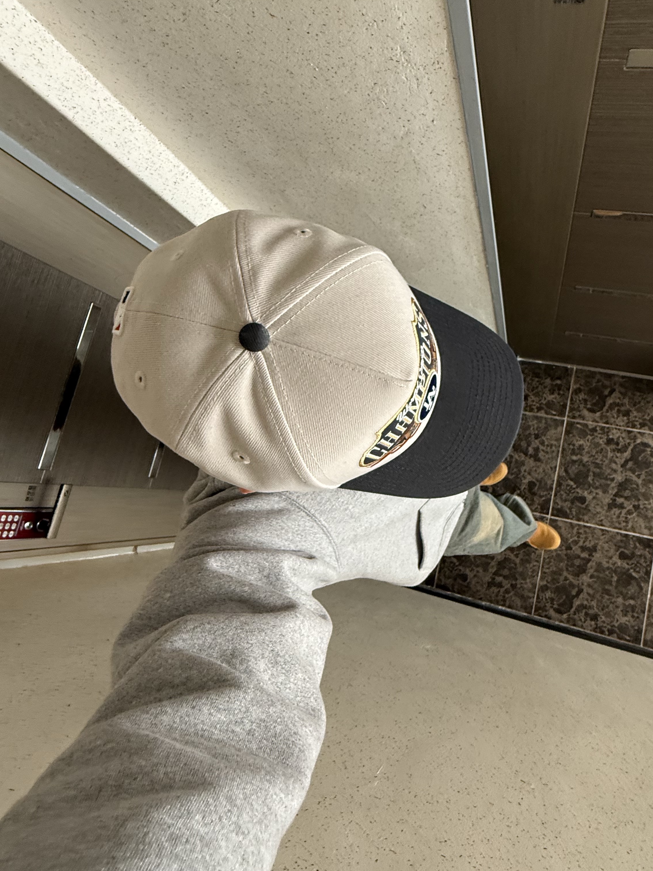 New Era MLB 25 World Series Champion LA Dodgers A-Frame 9Forty Ball Cap Stone, Supreme S Logo Zip Up Hooded Sweatshirt Heather Grey - 25FW 착용 스타일 - 3