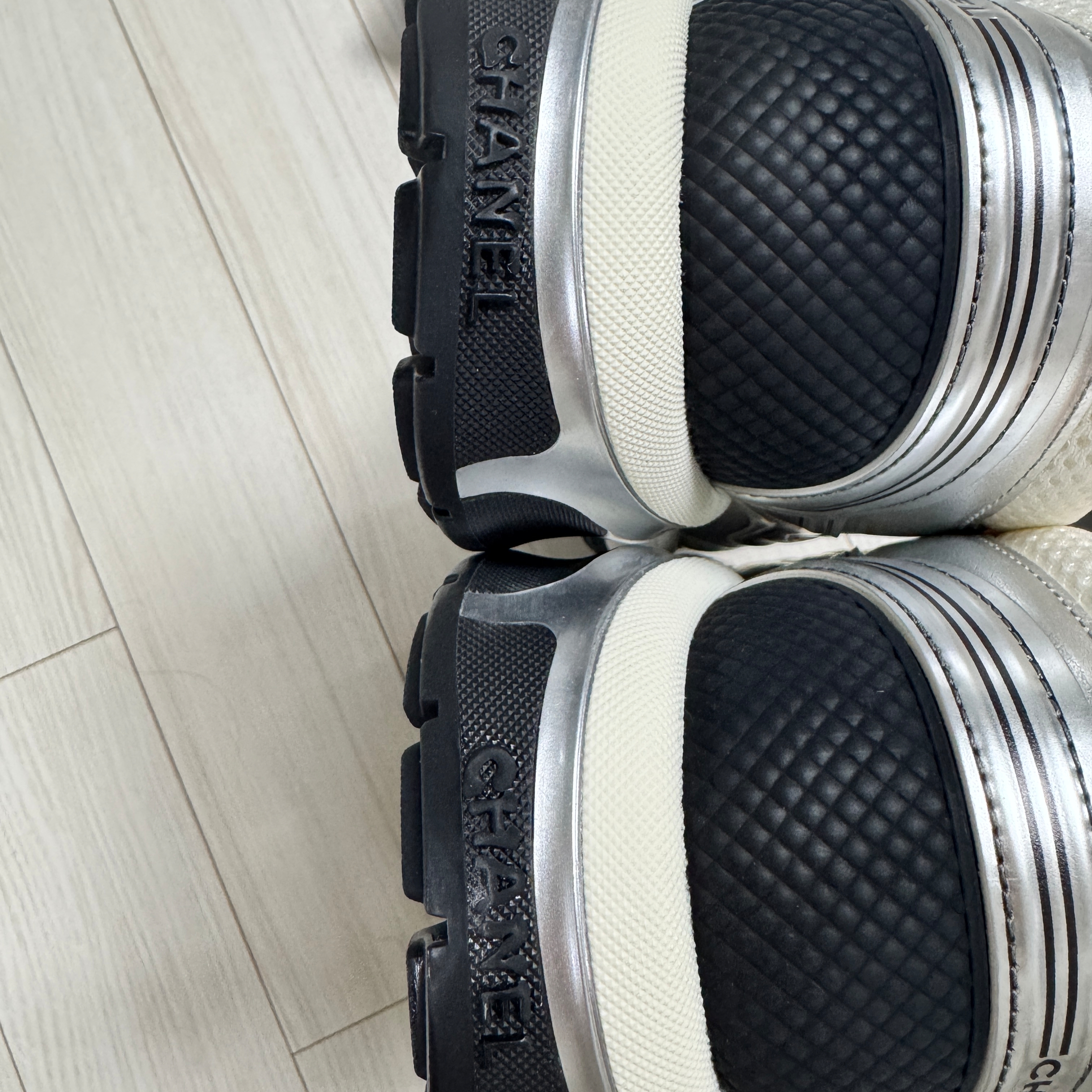 Chanel Sneakers Fabric Laminated & White Silver 착용 스타일