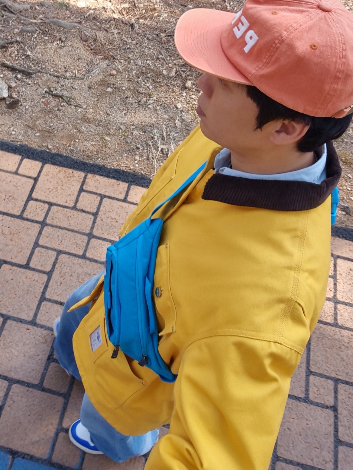 Carhartt WIP x IAB Studio OG Chore Coat Yellow, My Name is Peter 5-Panel Peter Cap Orange 착용 스타일 - 3