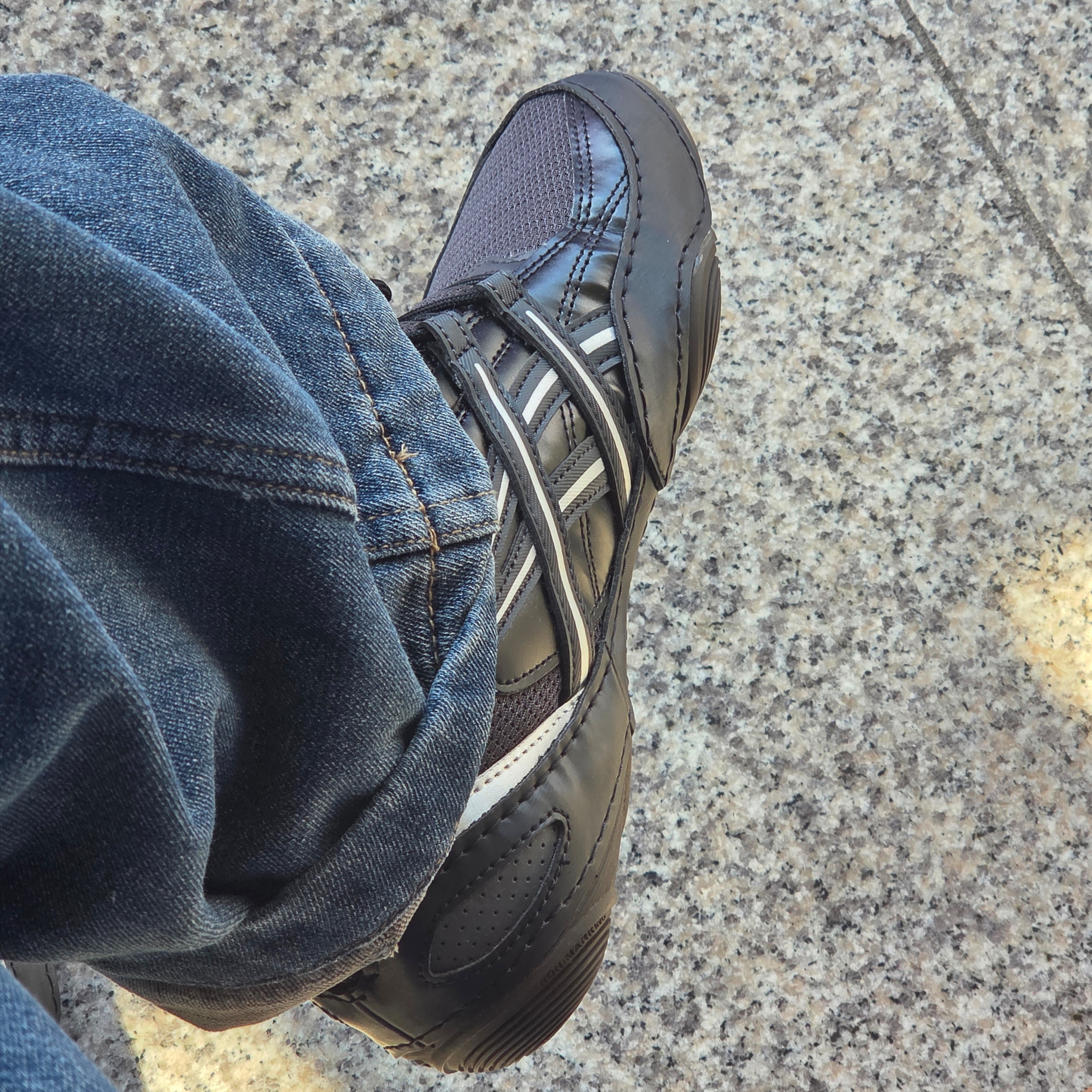 Asics Hypersync Graphite Grey Black 착용 스타일