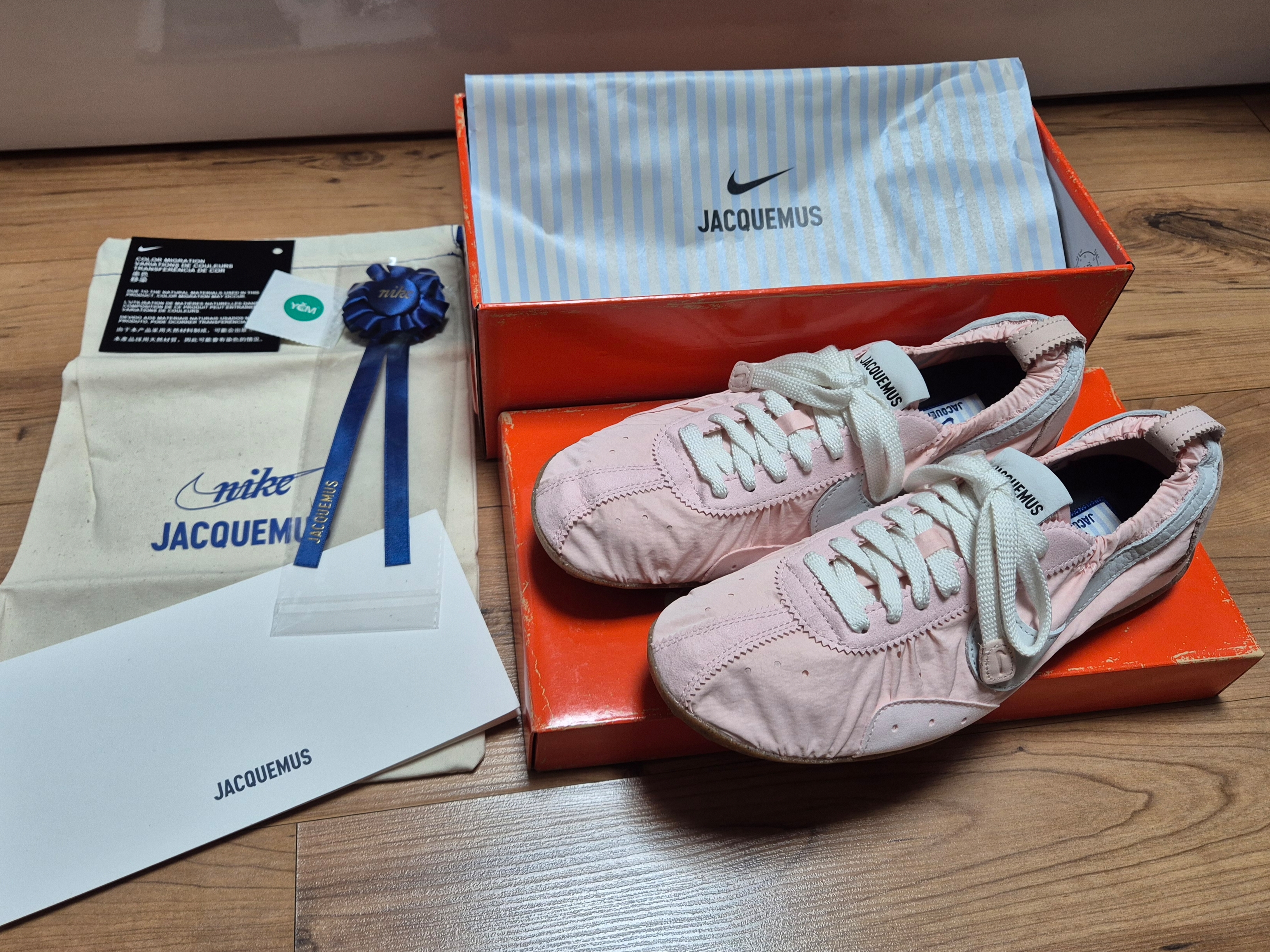 Nike x Jacquemus Moon Shoe SP Aluminum Pink Sail 착용 스타일 - 3