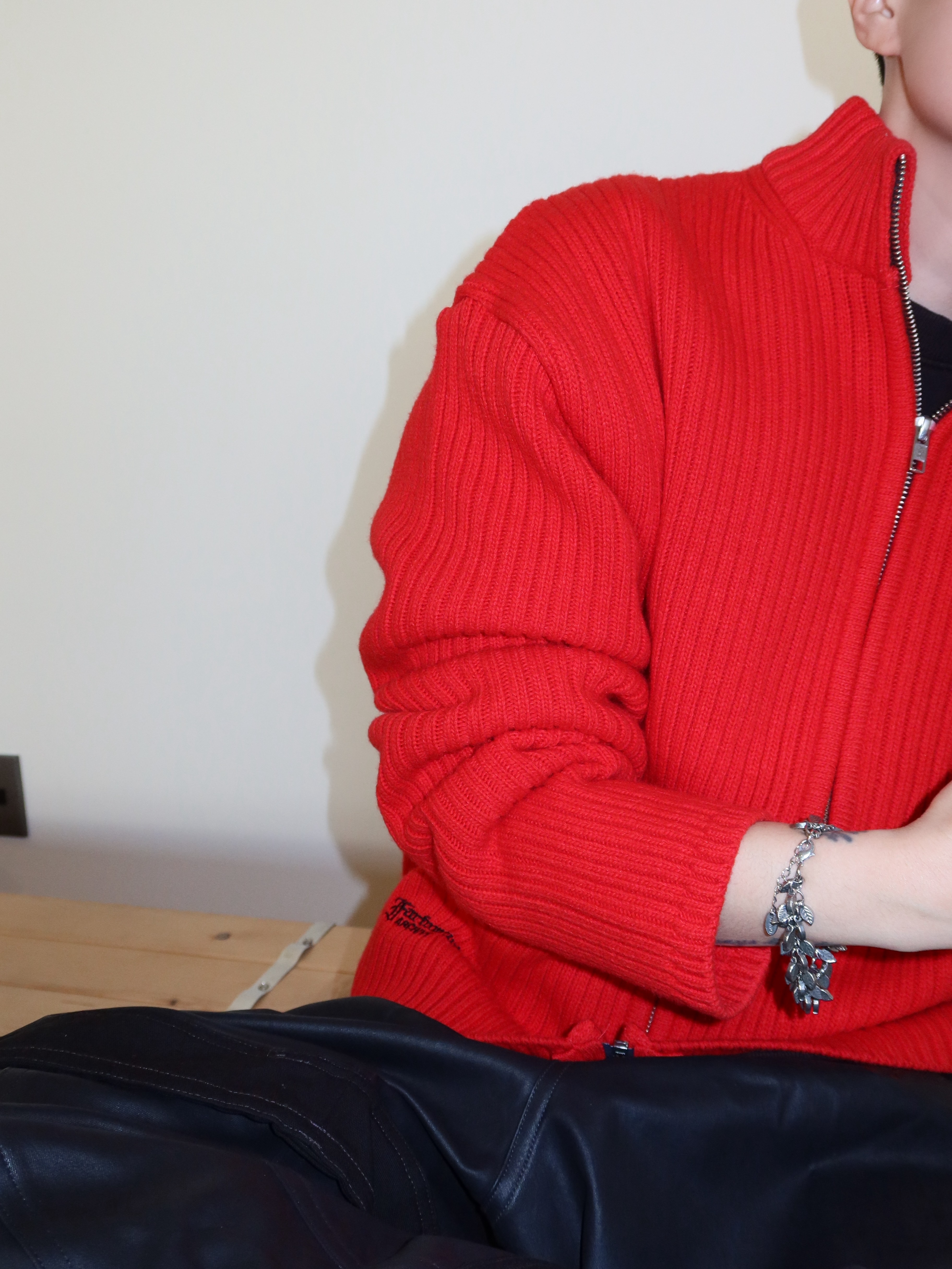 Farfromwhat Far High Neck Rib Knit Zip-Up_Red, farfromwhat far layered work pants_black 착용 스타일 - 7