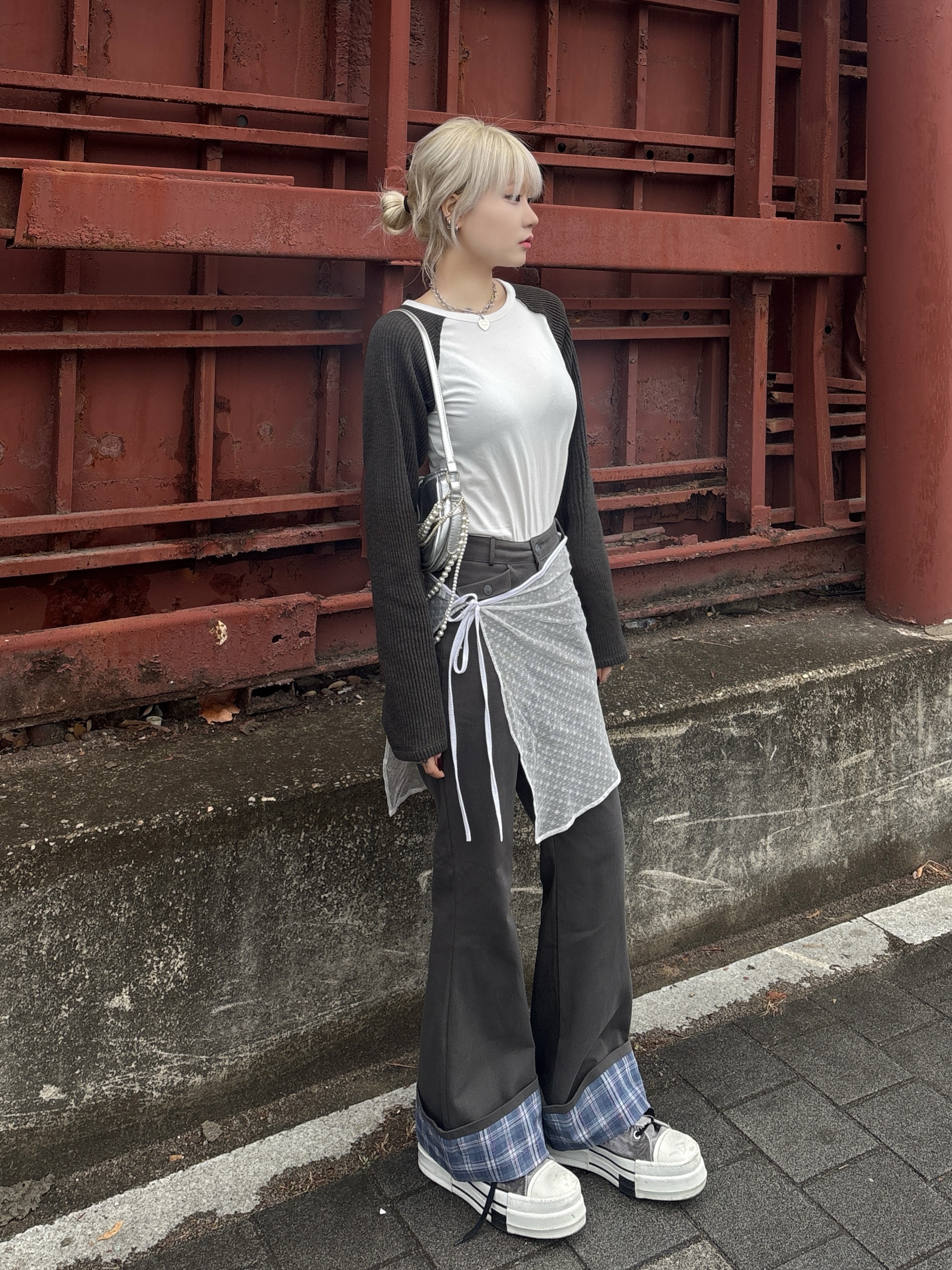 Converse x Drkshdw DBL Drkstar Overdye Chuck 70 Hi Concrete 착용 스타일 - 2