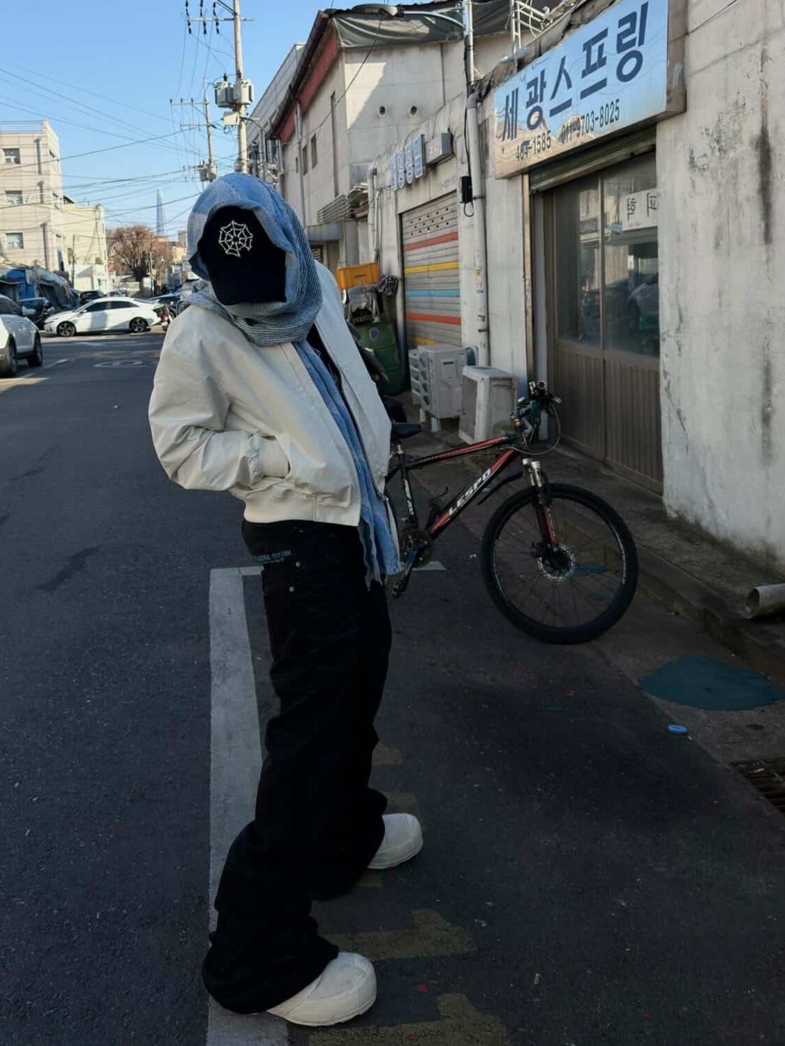 BLR Curved Line Flight Jacket Ivory 착용 스타일