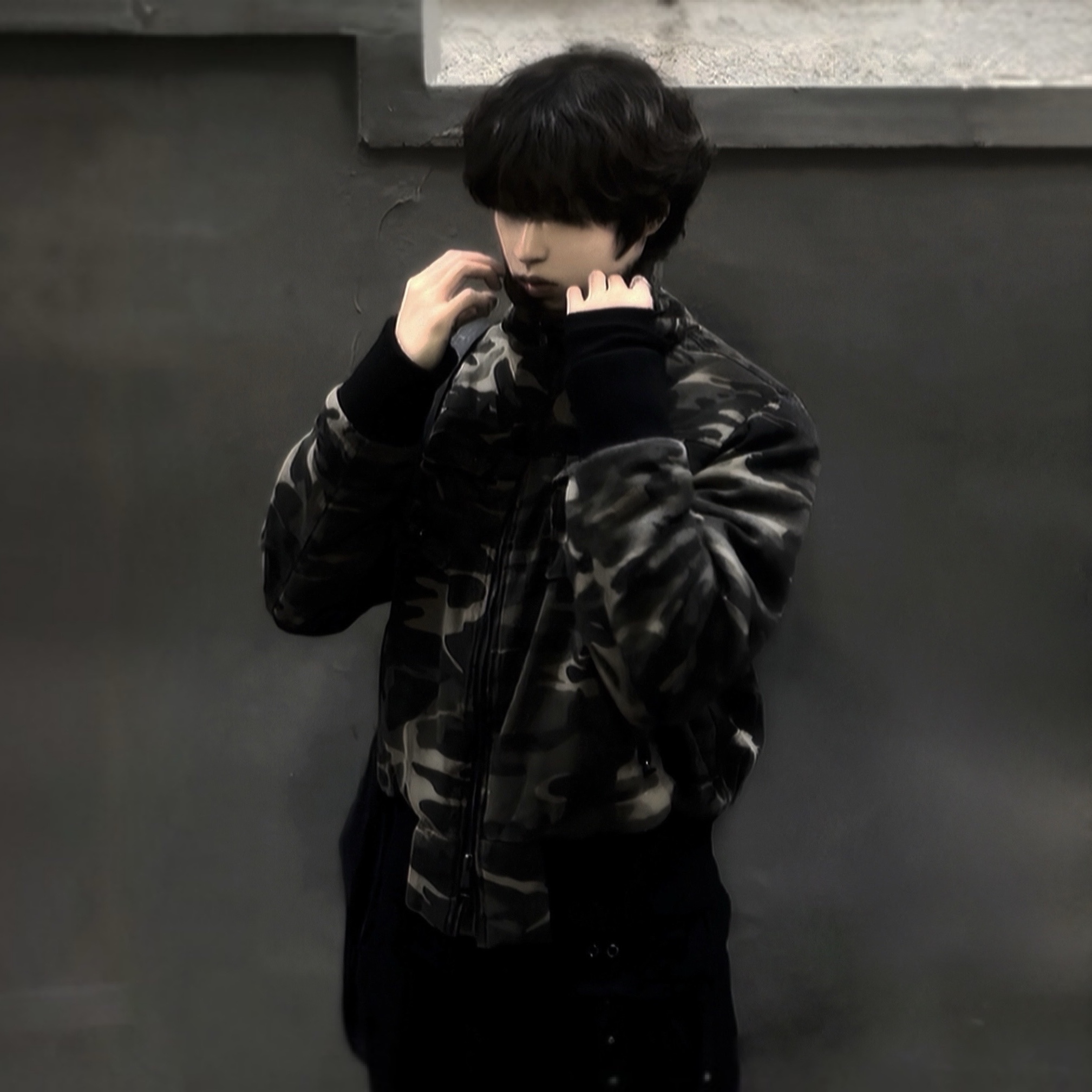 Aakam Side Eyelet Long Sleeve Dark Gray, Aakam Fur Camo Contrast Jacket Black 착용 스타일 - 4
