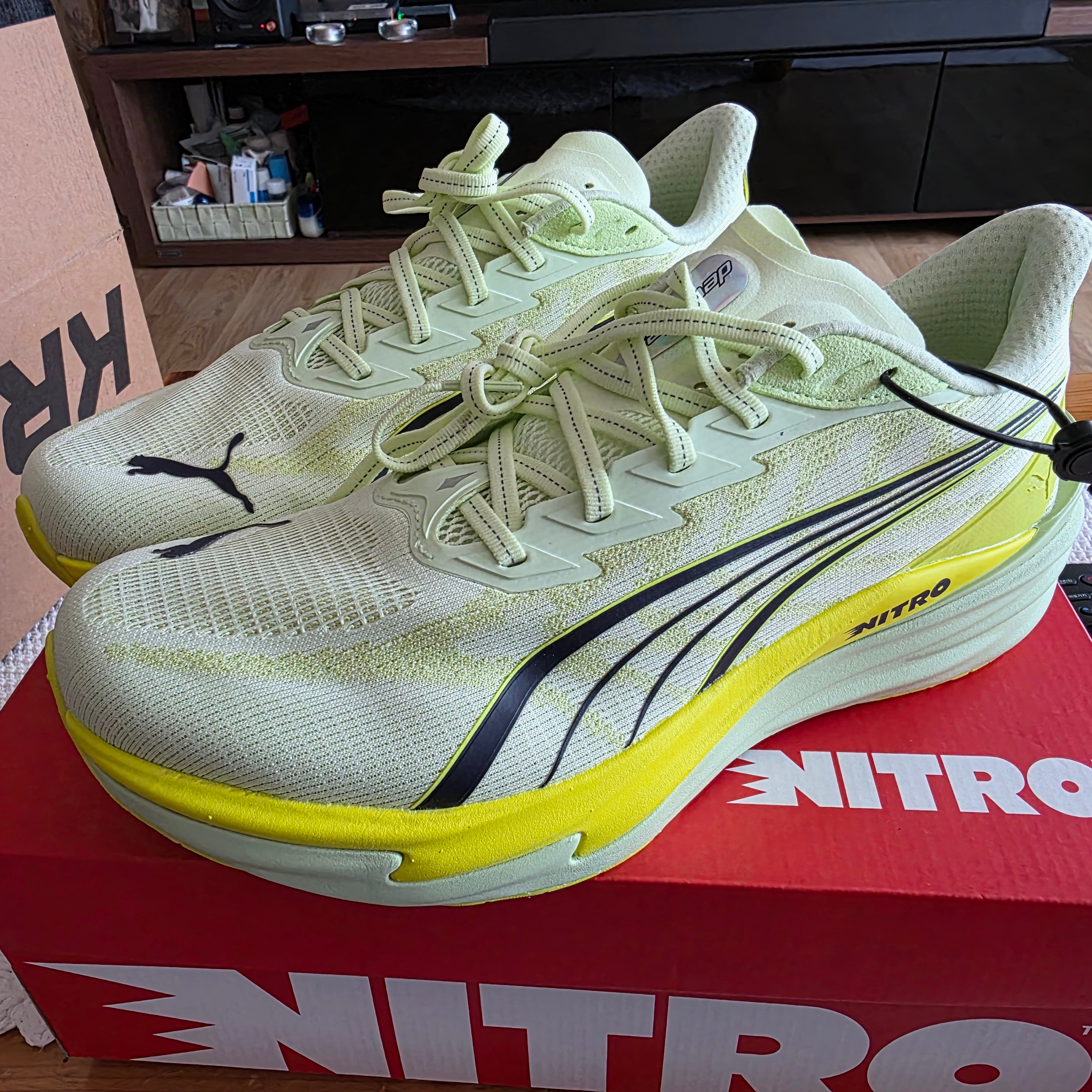 Puma Deviate Nitro 4 Wide Apple Spritz Lux Lime 착용 스타일 - 1
