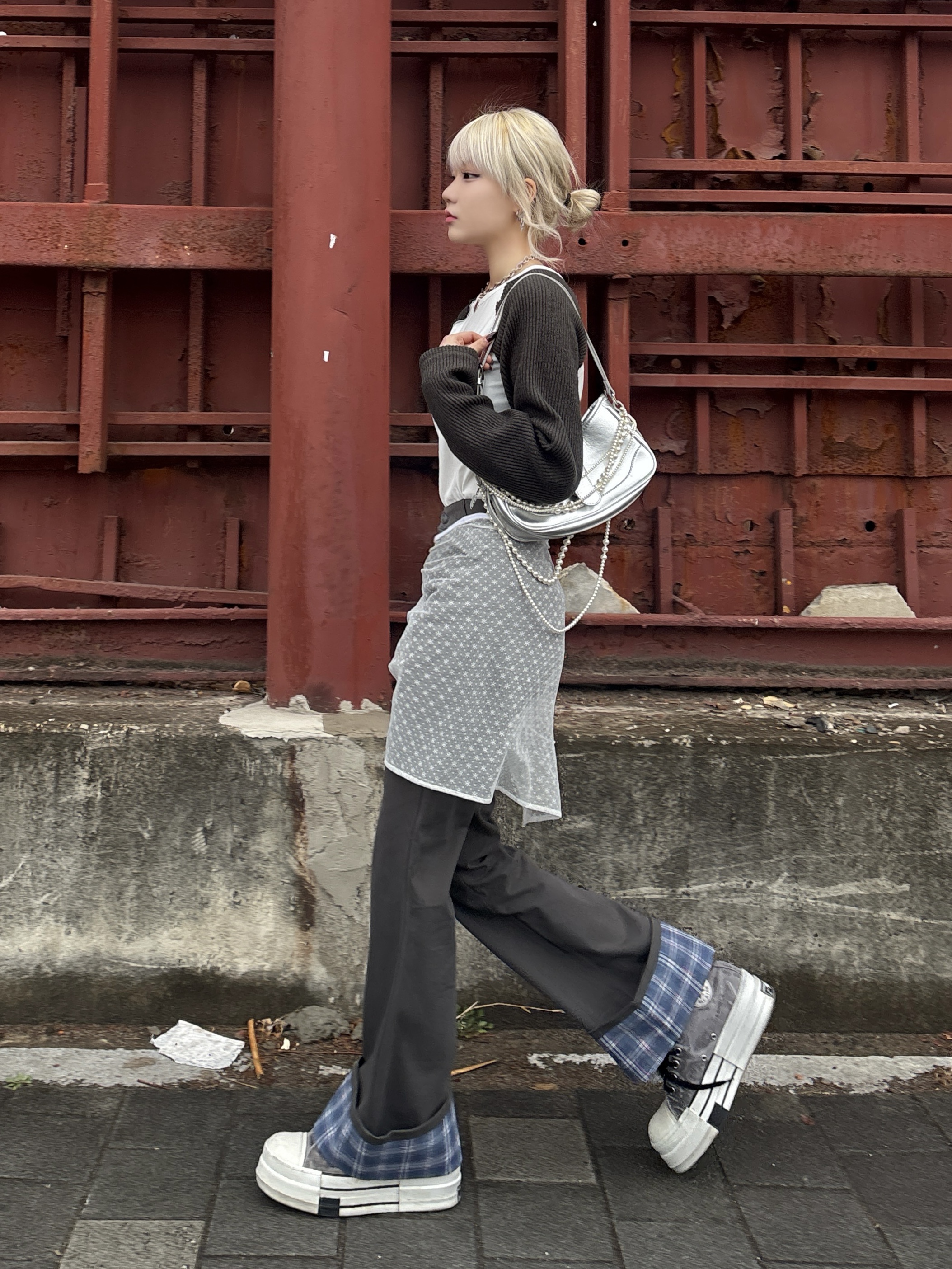 Converse x Drkshdw DBL Drkstar Overdye Chuck 70 Hi Concrete 착용 스타일 - 3