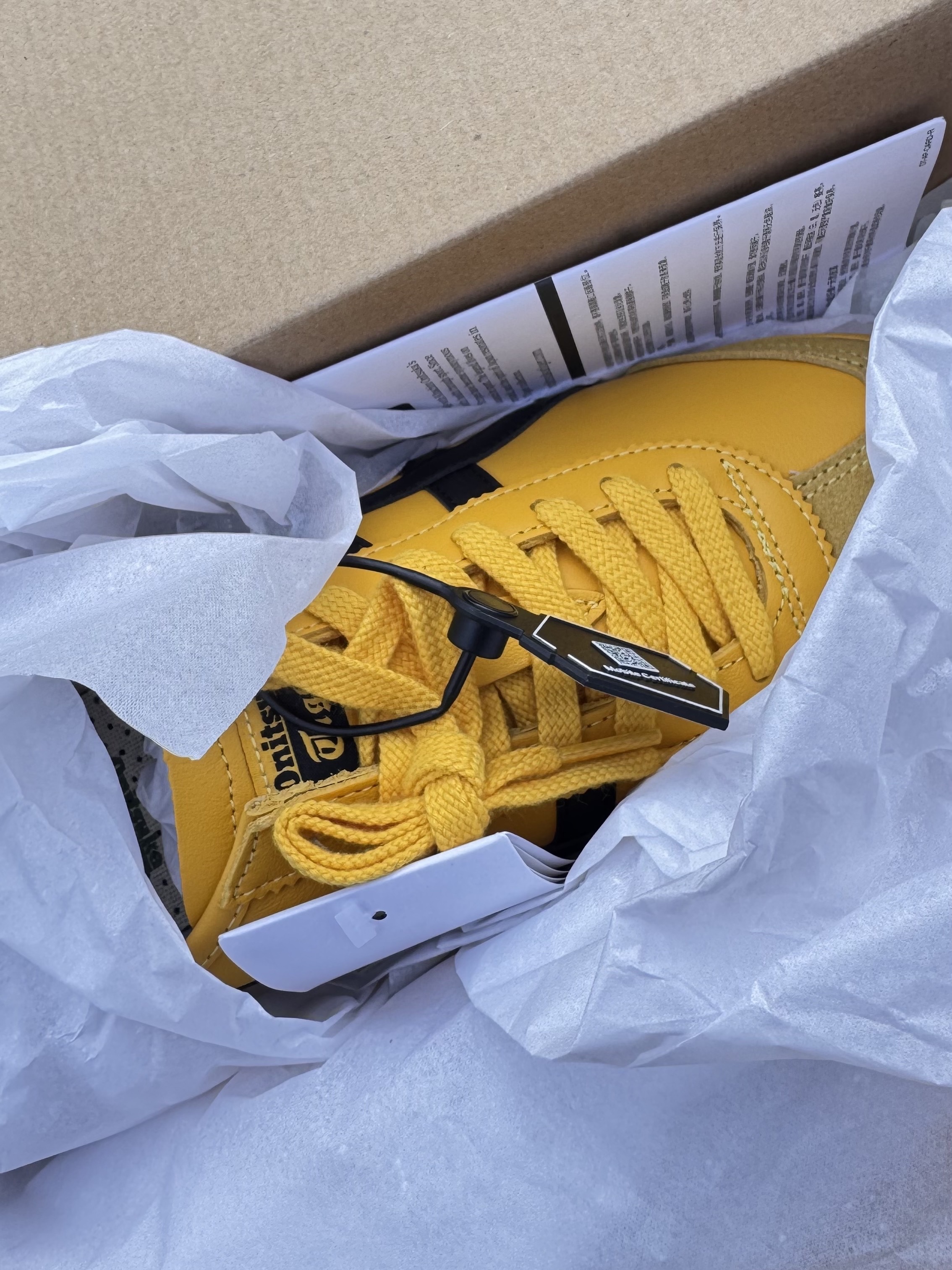 Onitsuka Tiger Mexico 66 Yellow Black 착용 스타일