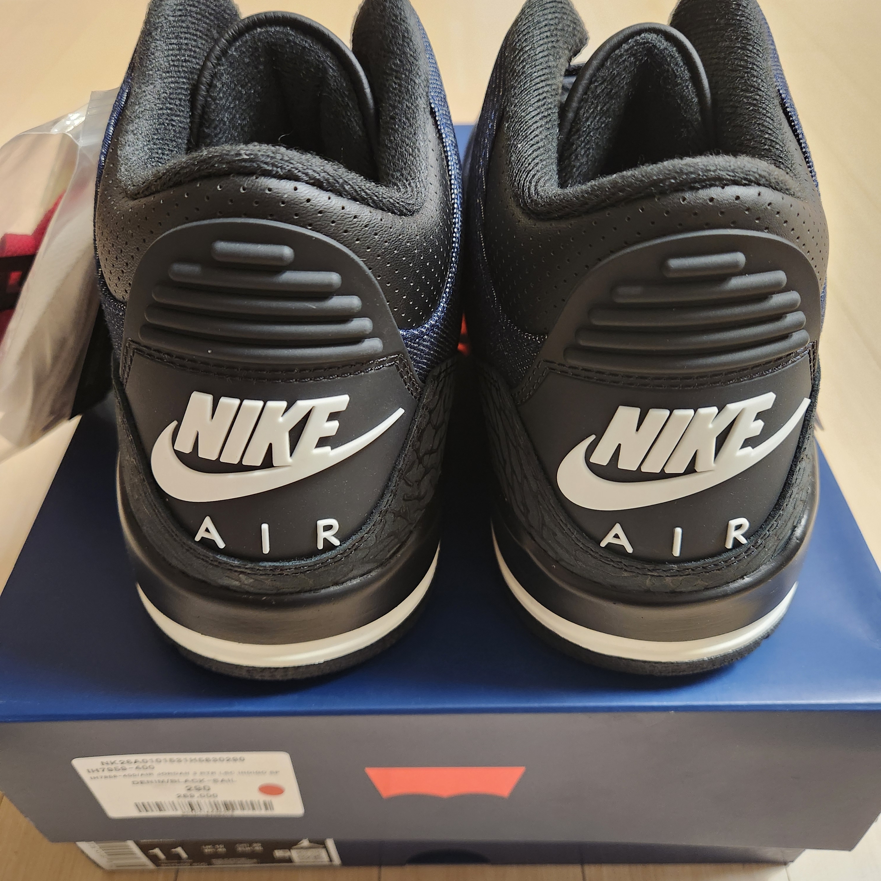 Jordan 3 x Levi’s Indigo and Gym Red 착용 스타일 - 5