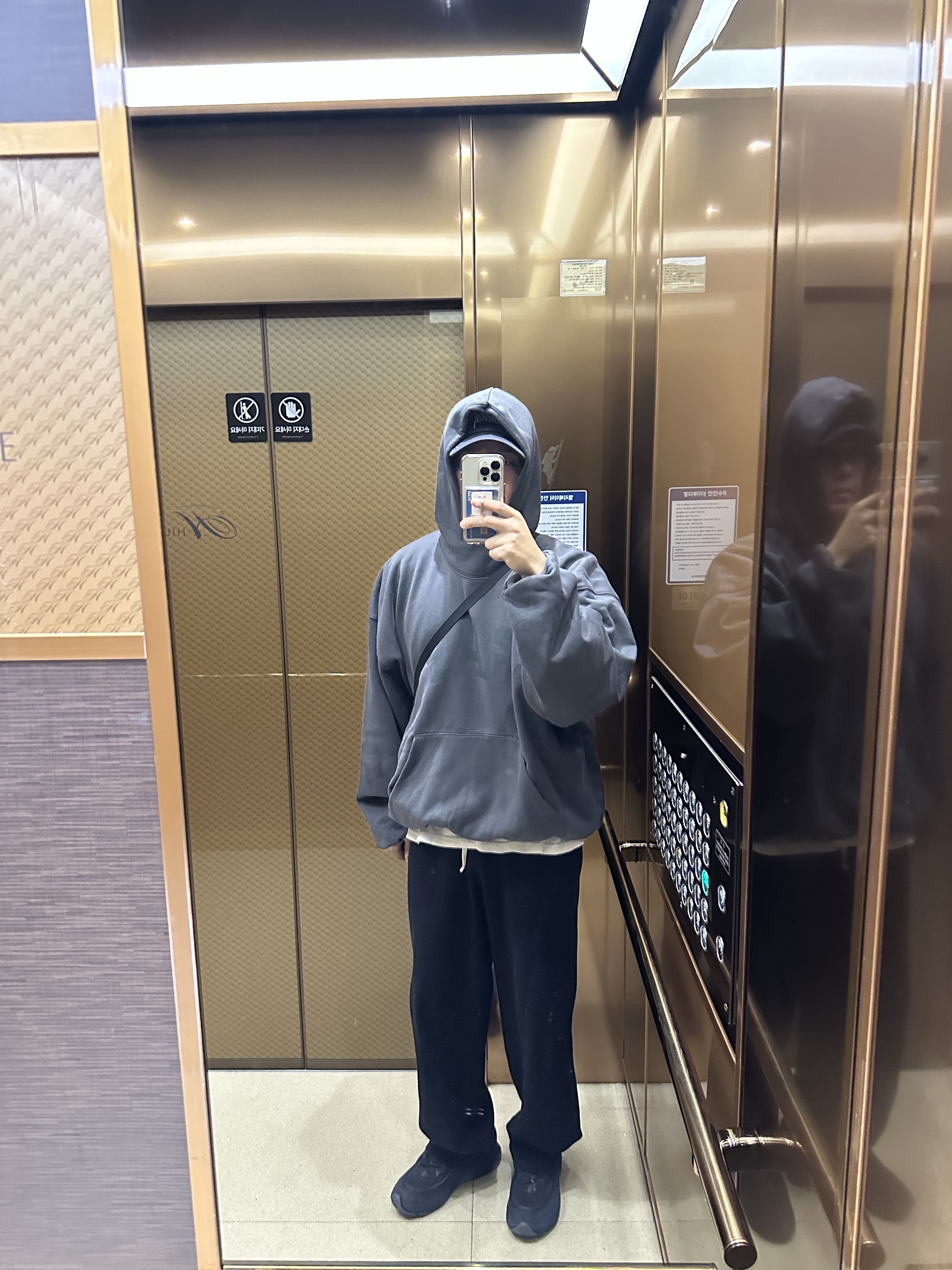 Yeezy Gap Engineered By Balenciaga Dove Hoodie Black, Adidas x Mr. Baeley Ozmorphis Core Black Grey Six 착용 스타일 - 1