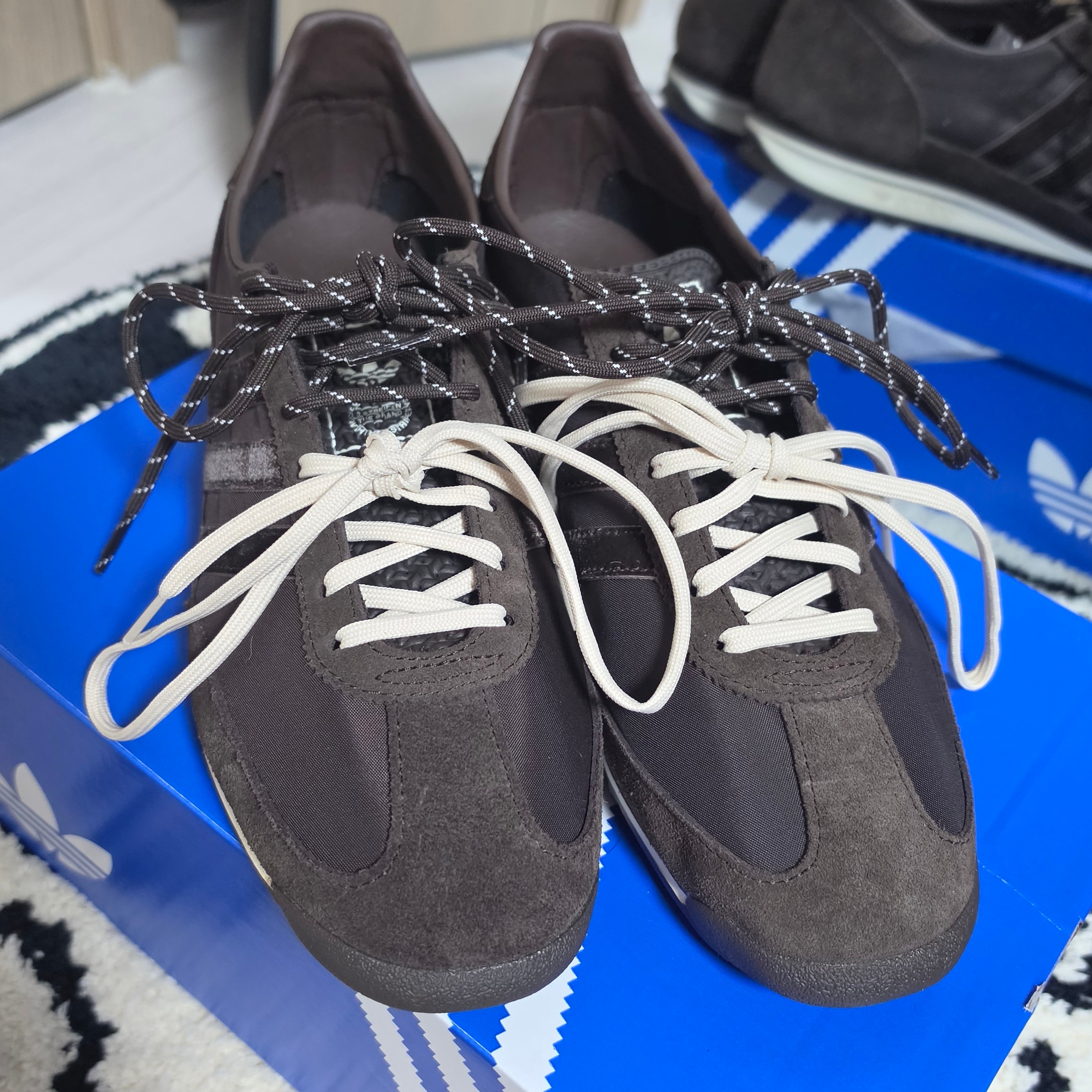 (W) Adidas SL 72 OG Dark Brown 착용 스타일 - 2