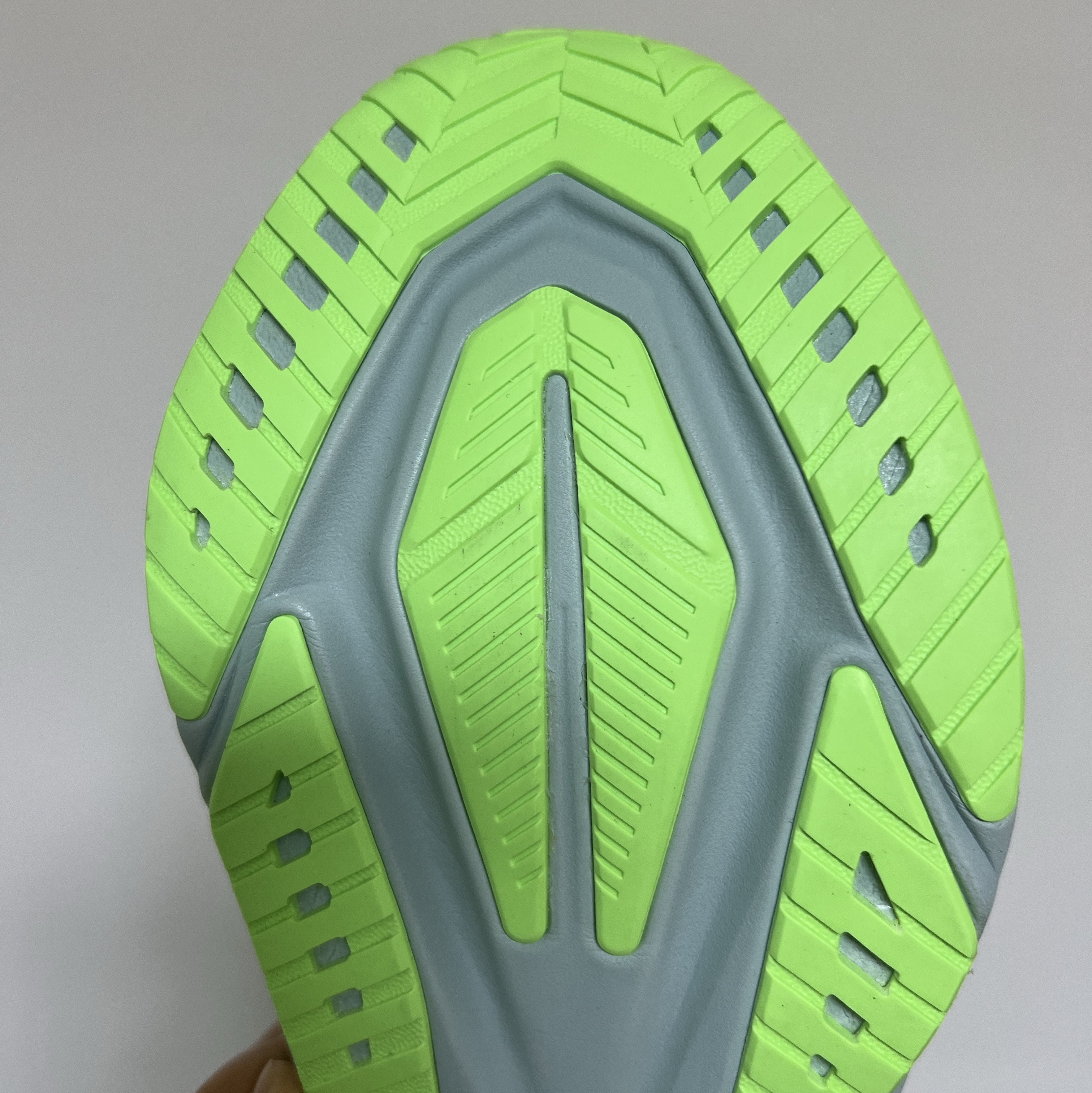 Asics Novablast 5 Cold Moss Light Orange 착용 스타일 - 5