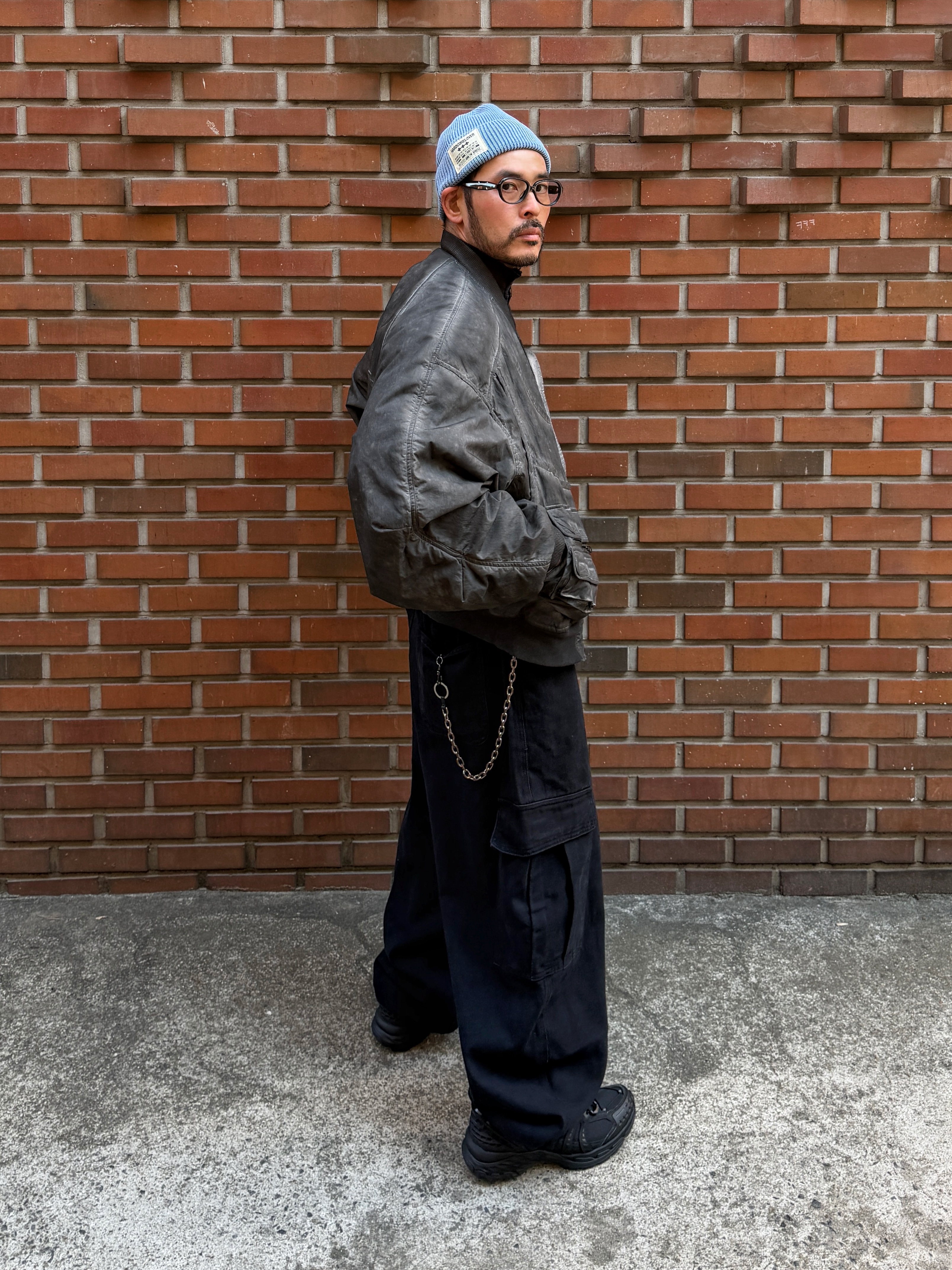 K-SWISS M KONEJO S BK, Undermycar Mu.156 Classic Logo Brush Washed Ribbed Mock Neck Zip-Up Washed Black 착용 스타일 - 5