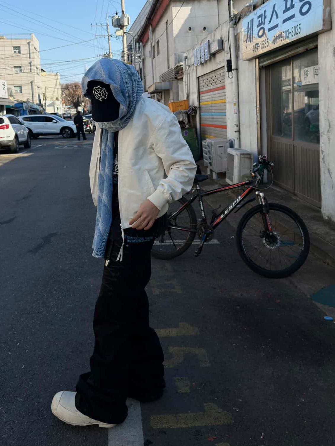 BLR Curved Line Flight Jacket Ivory 착용 스타일