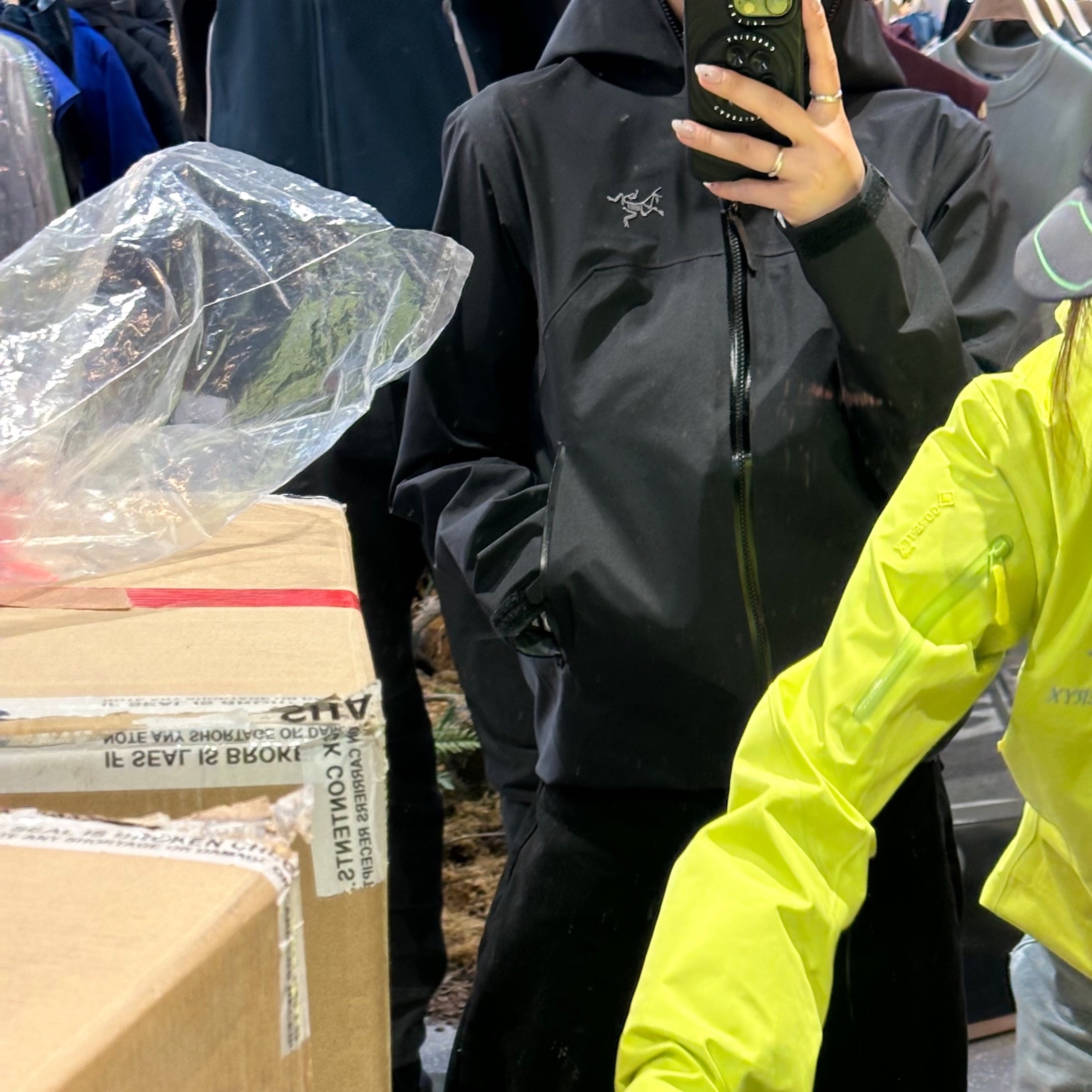 Arc'teryx Beta Jacket Black 착용 스타일
